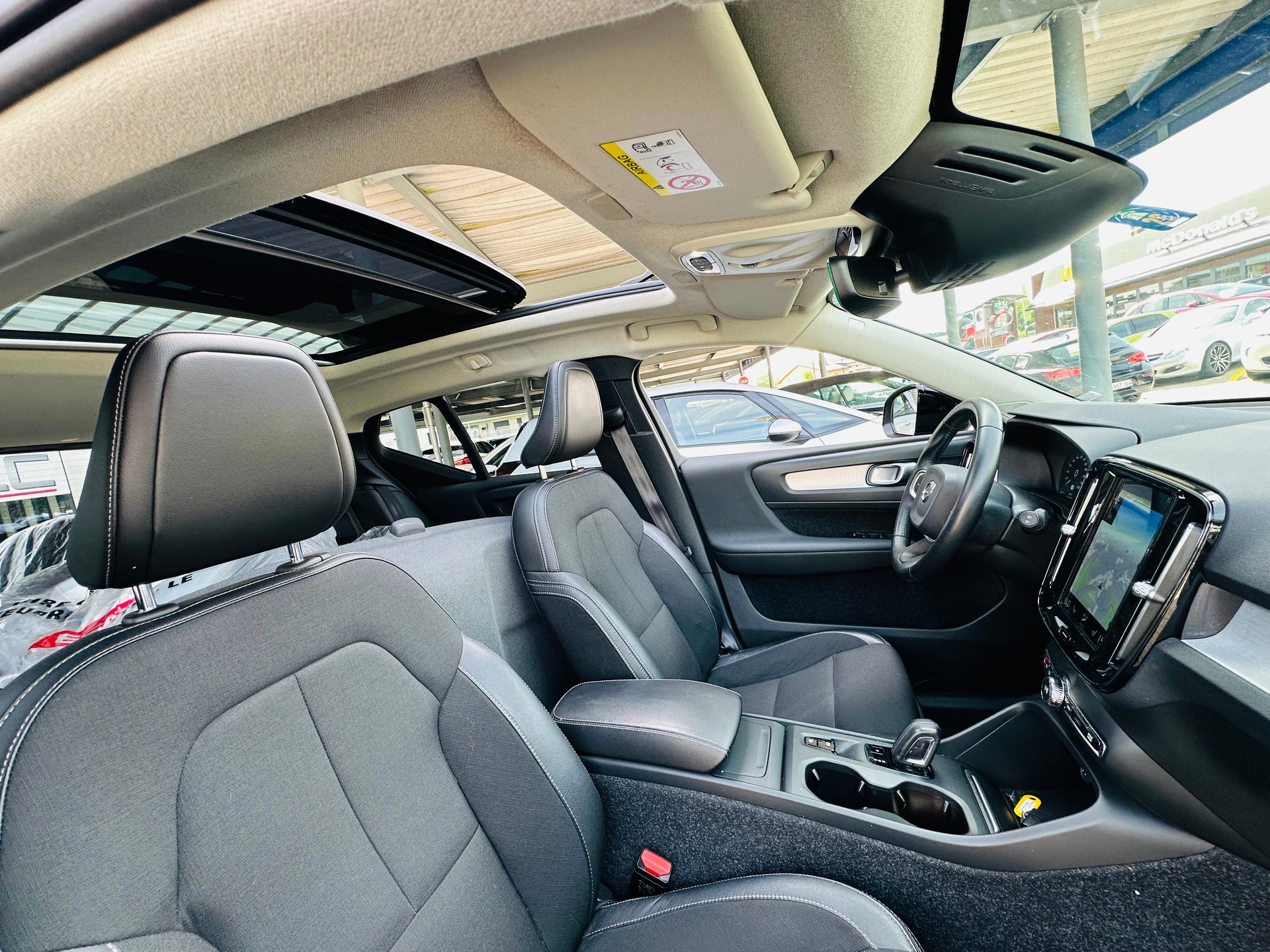 VOLVO XC40 T3 Momentum Geartronic-image-15