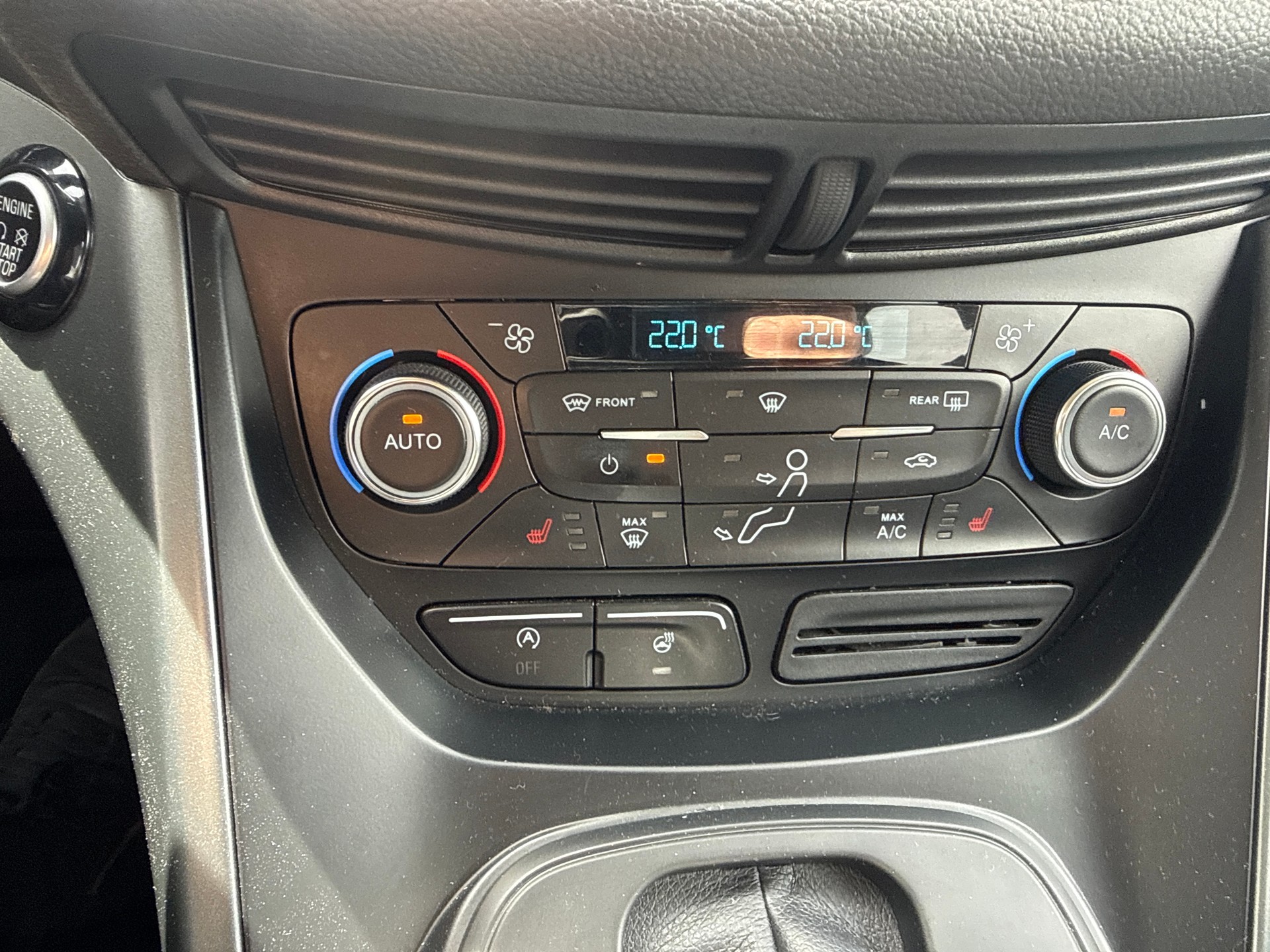 FORD Kuga 1.5 SCTi Business 4WD Automatic-image-9