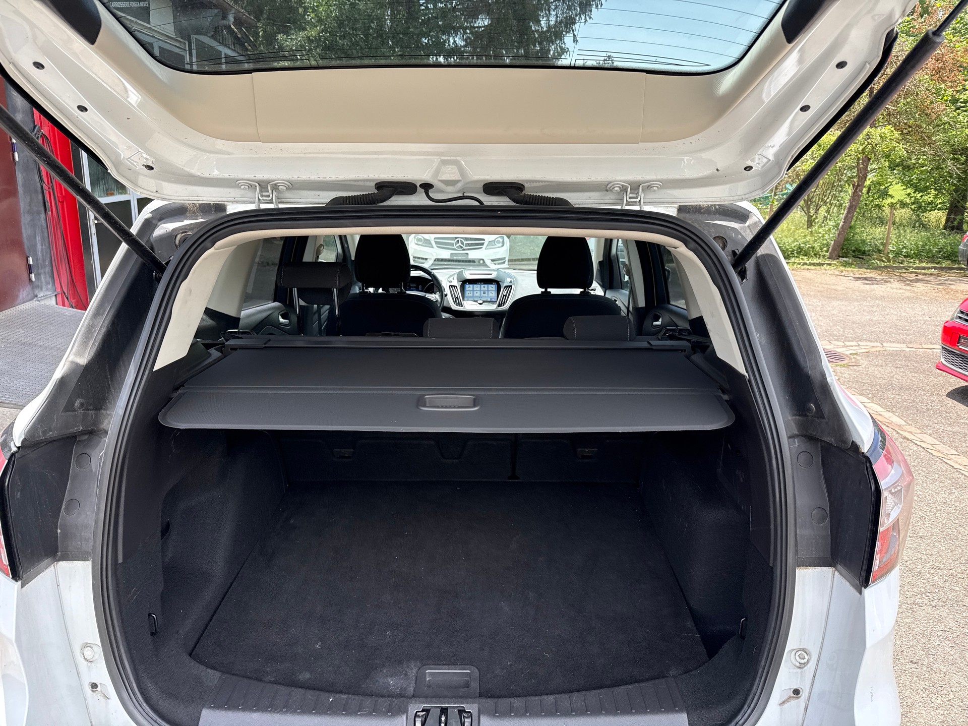 FORD Kuga 1.5 SCTi Business 4WD Automatic-image-12