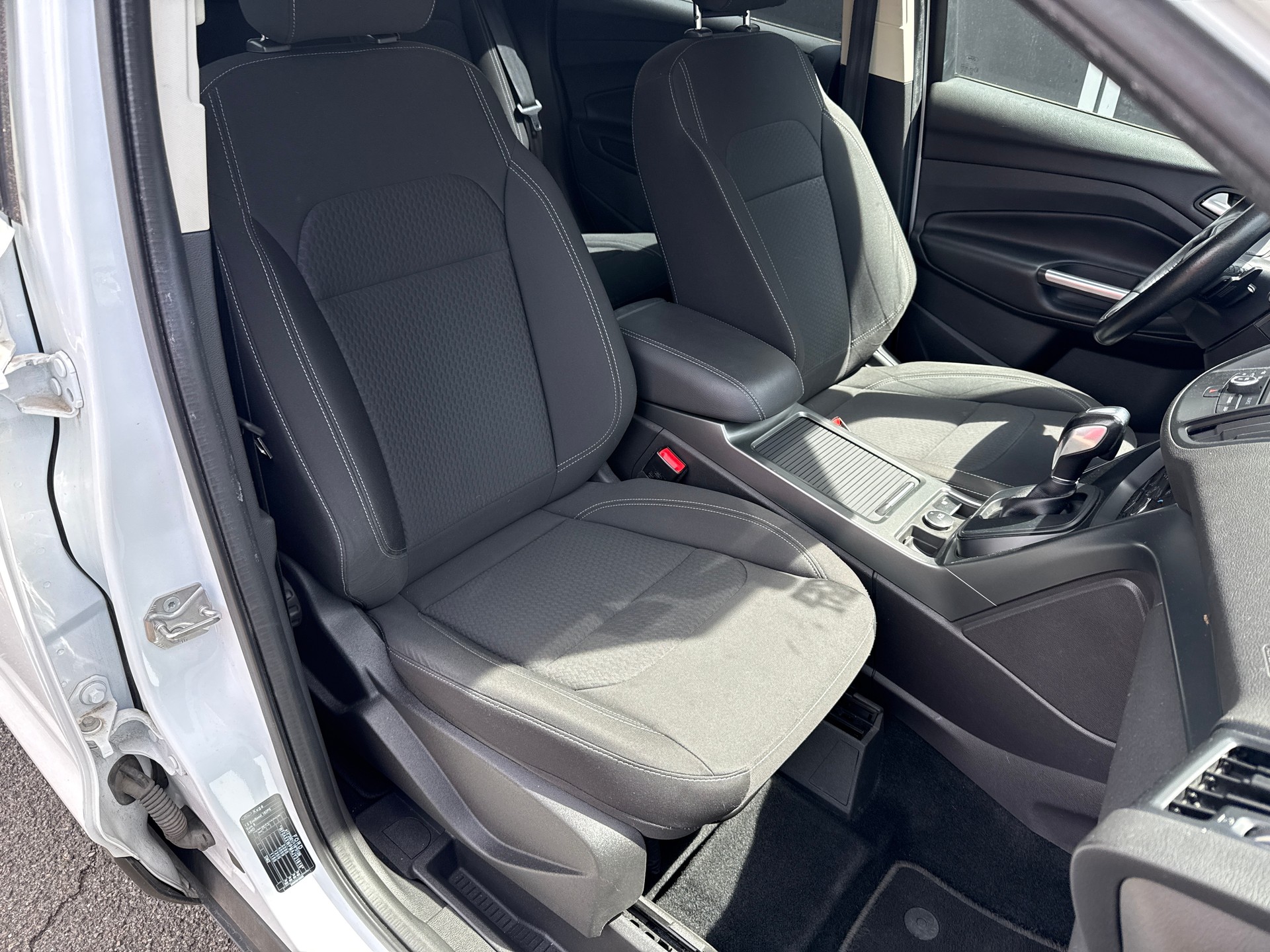 FORD Kuga 1.5 SCTi Business 4WD Automatic-image-10