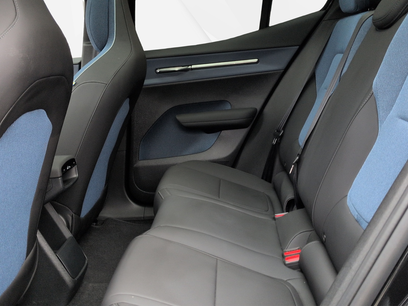 VOLVO EX 30 E60 Twin Ultra Performance AWD-image-13