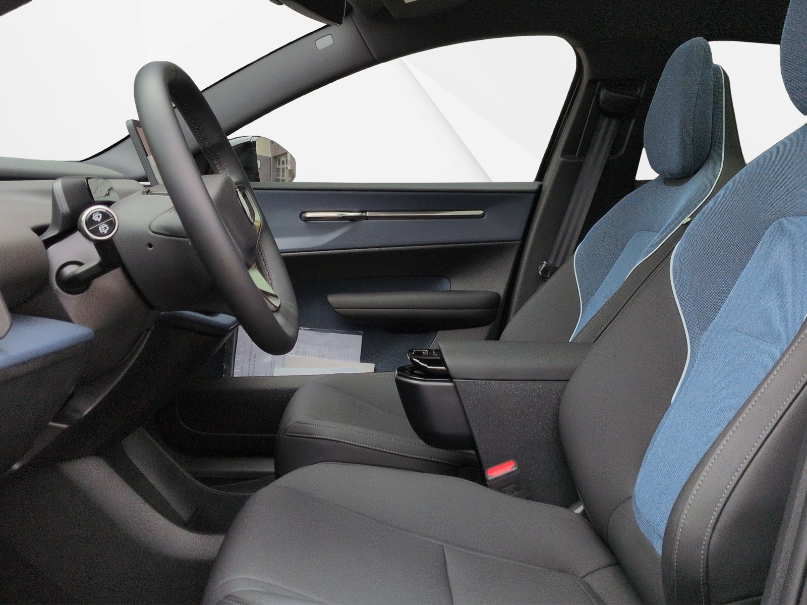 VOLVO EX 30 E60 Twin Ultra Performance AWD-image-9
