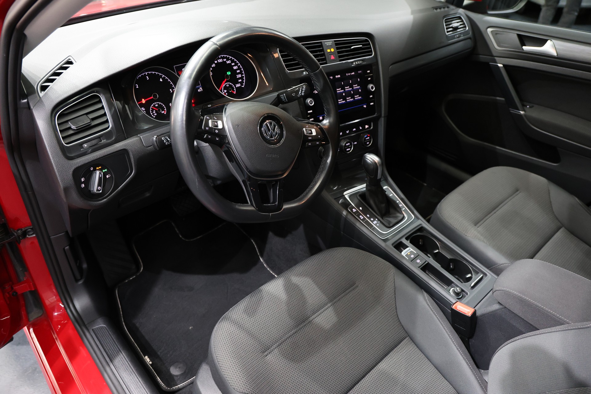 VW Golf 7 VII Variant 2.0 TDI Comfortline DSG-image-8
