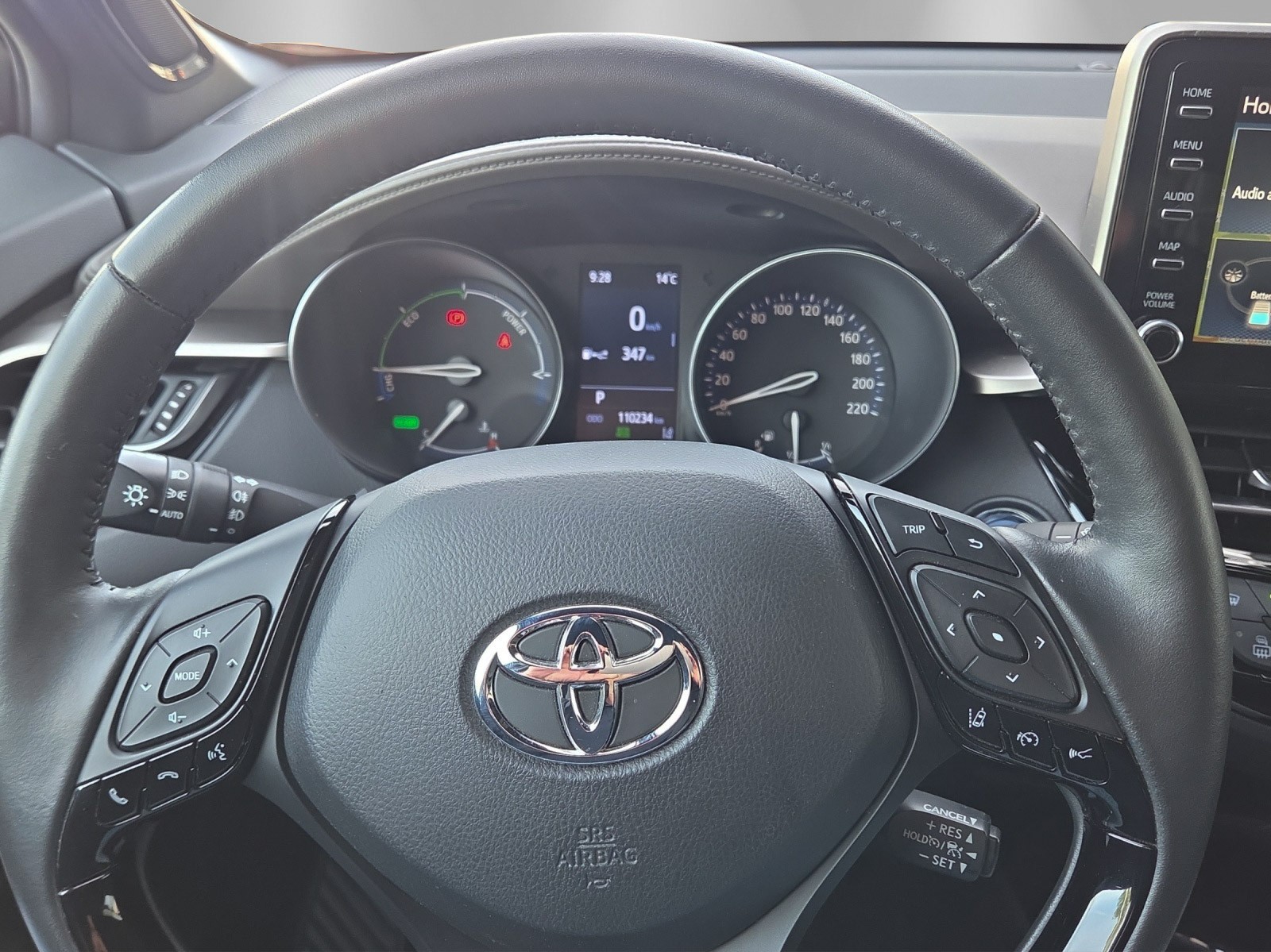 TOYOTA C-HR 2.0 HSD CVT Launch Edition-image-12