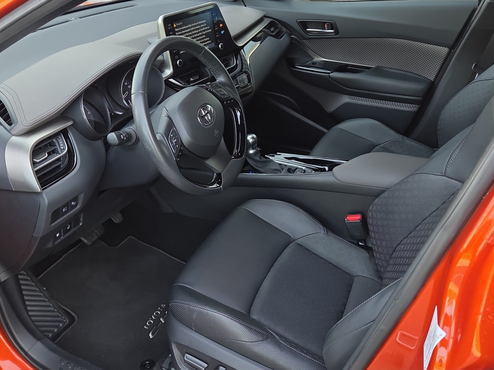 TOYOTA C-HR 2.0 HSD CVT Launch Edition-image-10
