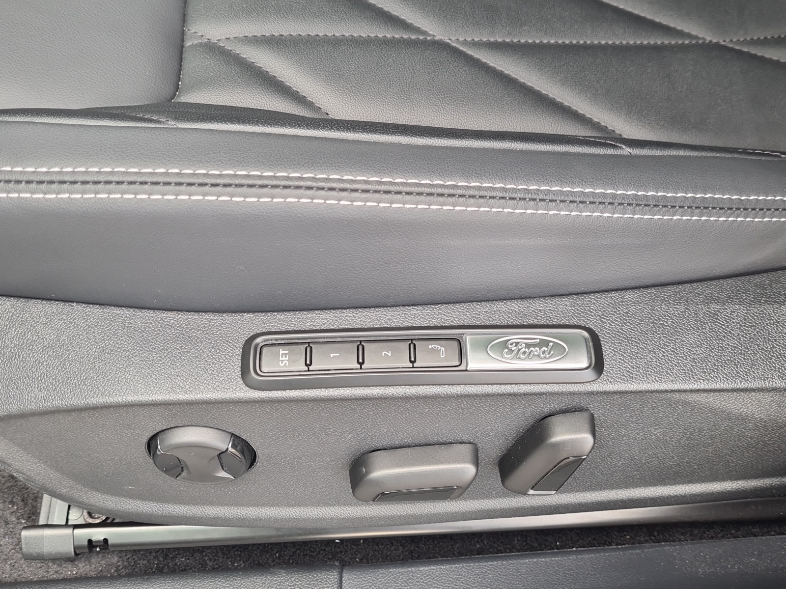 FORD Explorer Extended Range (79 kWh) Premium 4x4 AUTOMAT-image-19