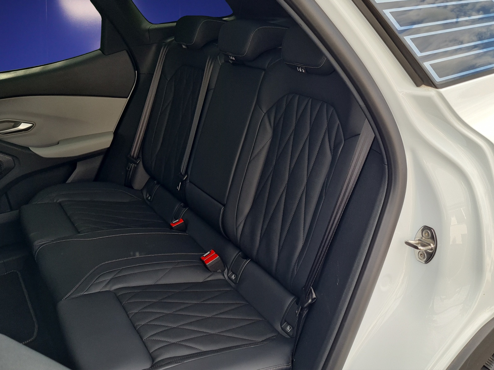 FORD Explorer Extended Range (79 kWh) Premium 4x4 AUTOMAT-image-12