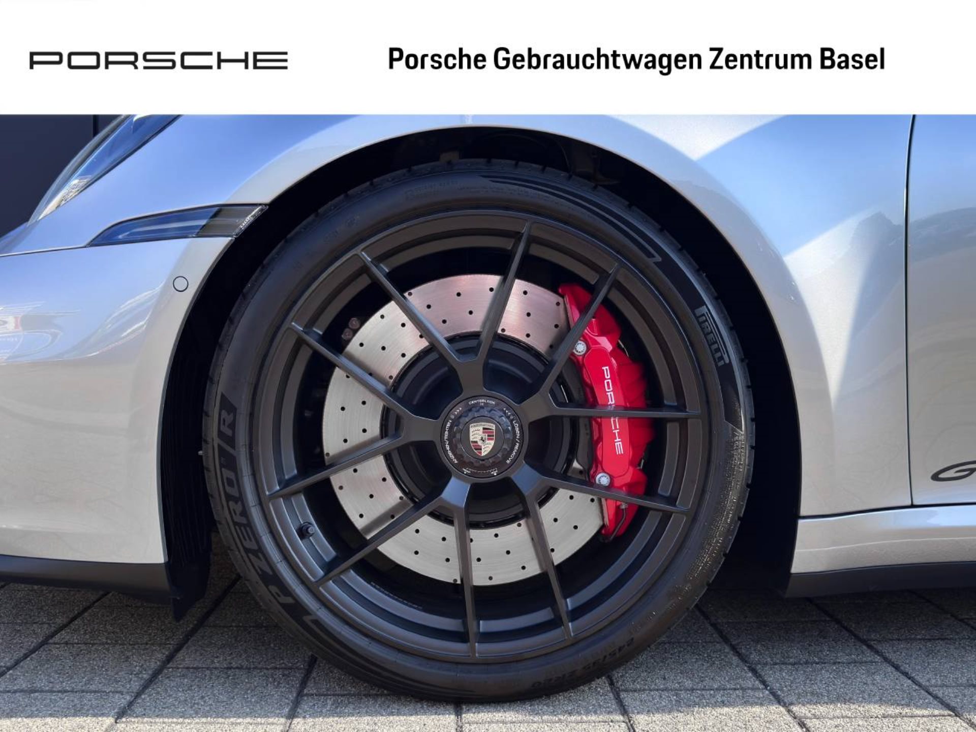 PORSCHE 911 Carrera 4 GTS-image-6