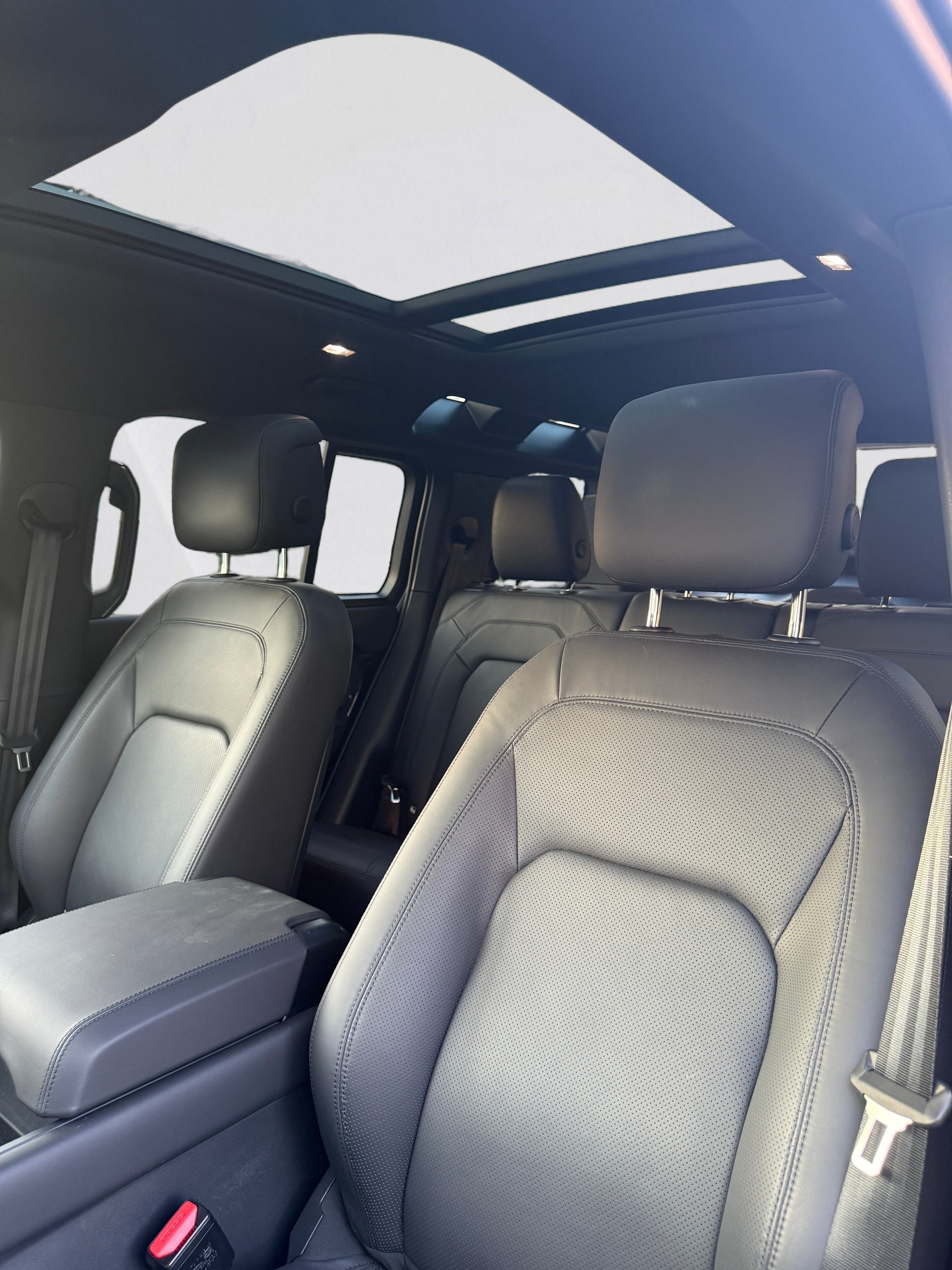LAND ROVER DEFENDER 110 3.0 D I6 300 X-DYNAMIC HSE AWD AT8**STANDHEIZUNG*EL. AHK (3500 KG)*5 JAHRE/150000 HERSTELLERGARANTIE*-image-14