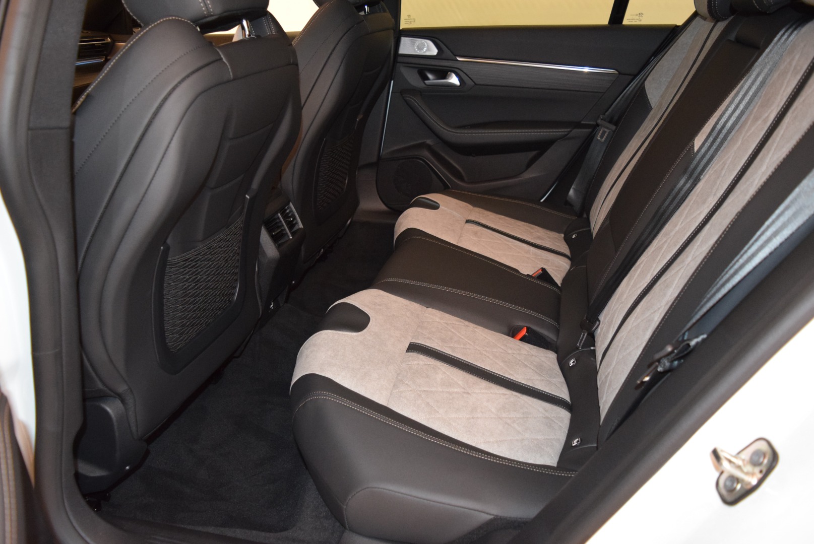 PEUGEOT 508 SW 1.6 PHEV GT Pack-image-13