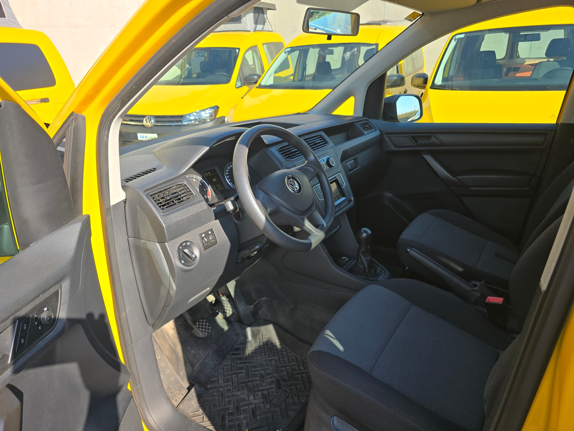 VW GEOVAN L - 102PS Bezin - Klima - PDC hinten - DAB+ - 2 x Schiebetür - grosses Fensterpaket-image-3