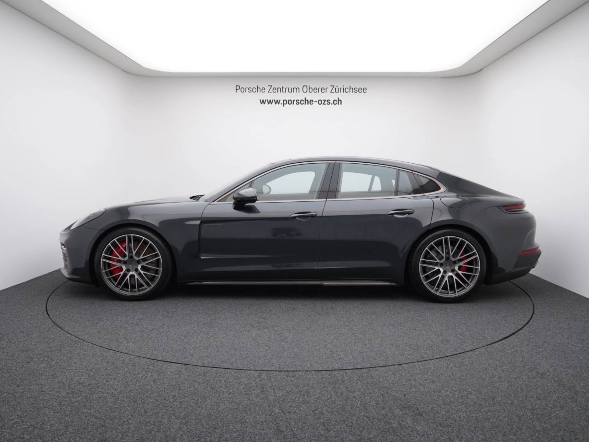 PORSCHE Panamera Turbo E-Hybrid-showroom-element-1