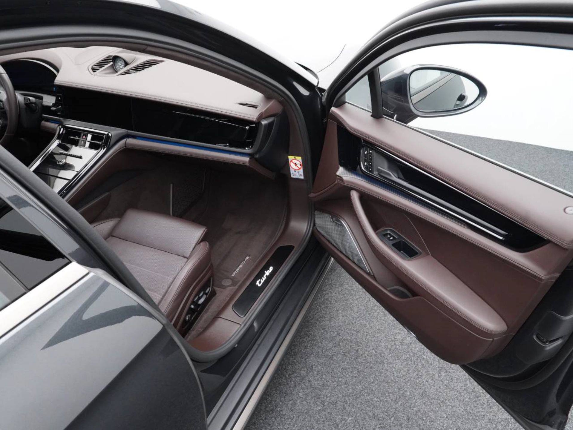PORSCHE Panamera Turbo E-Hybrid-image-23