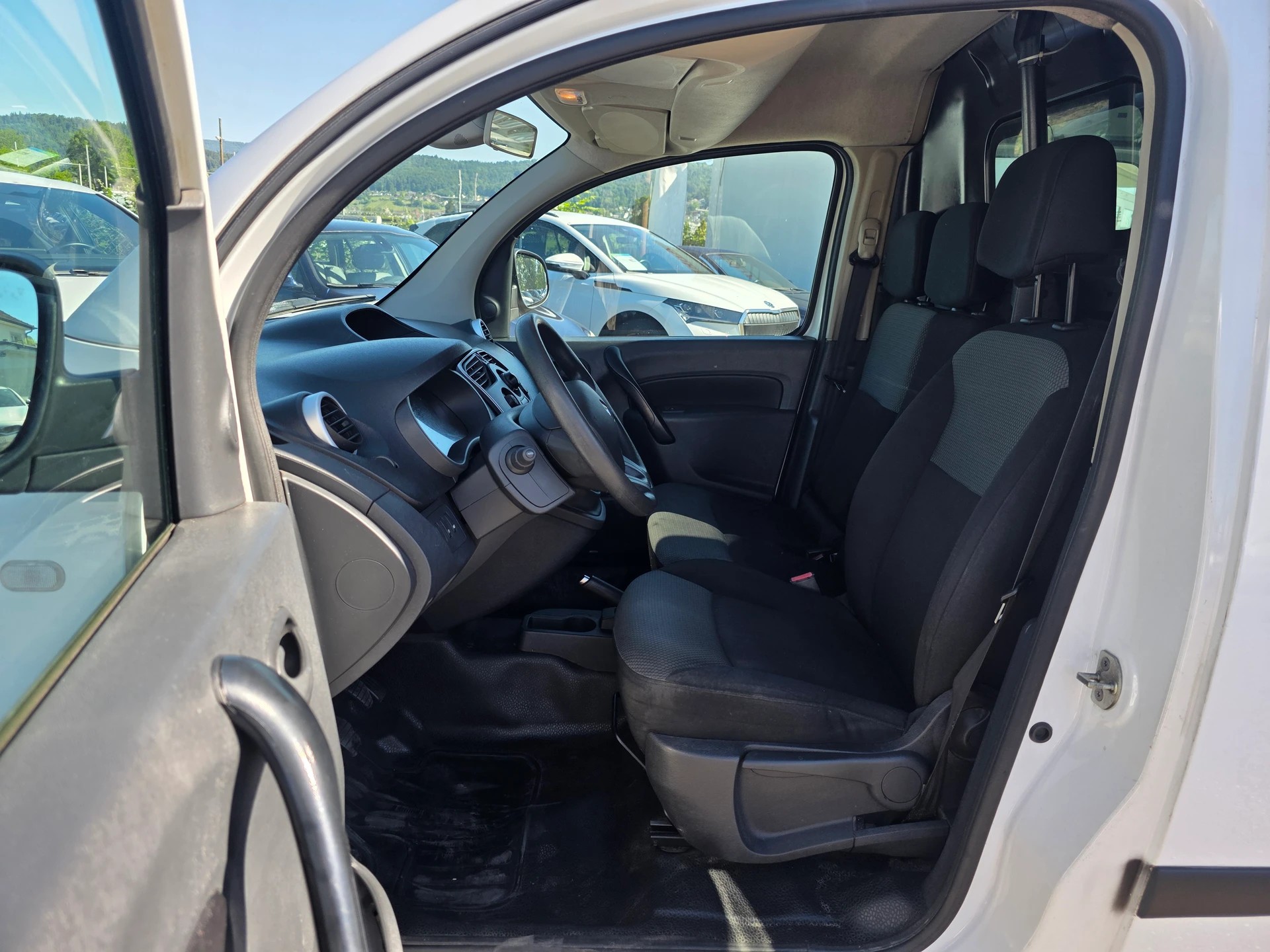 RENAULT Kangoo Medium TCe 115 ENERGY Business * Frisch ab MFK * inkl. Garantie *-image-9