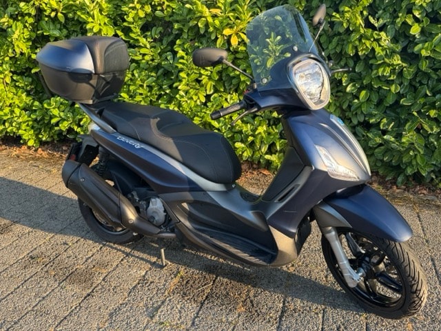PIAGGIO PIAGGIO Beverly 350 Touring ABS/ASR – Topcase – nur 7'300 km-image-2