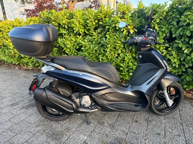 PIAGGIO PIAGGIO Beverly 350 Touring ABS/ASR – Topcase – nur 7'300 km-image-0
