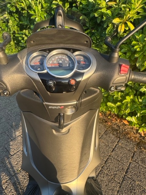 PIAGGIO PIAGGIO Beverly 350 Touring ABS/ASR – Topcase – nur 7'300 km-image-7