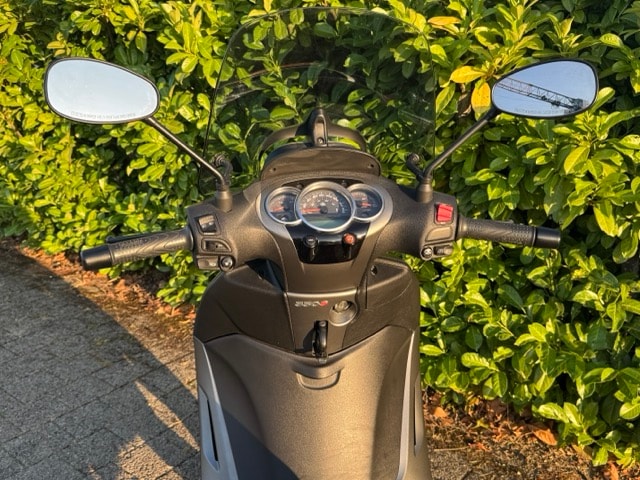 PIAGGIO PIAGGIO Beverly 350 Touring ABS/ASR – Topcase – nur 7'300 km-image-15
