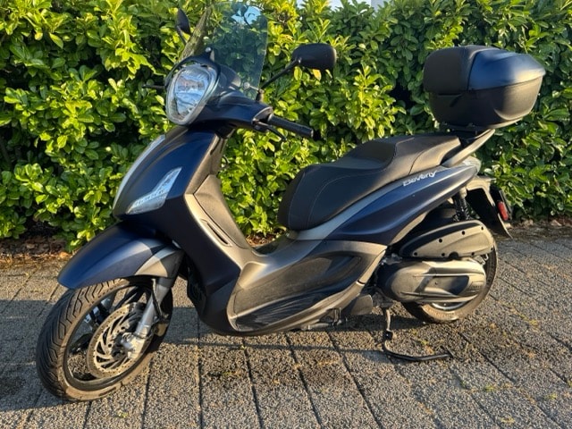 PIAGGIO PIAGGIO Beverly 350 Touring ABS/ASR – Topcase – nur 7'300 km-image-1