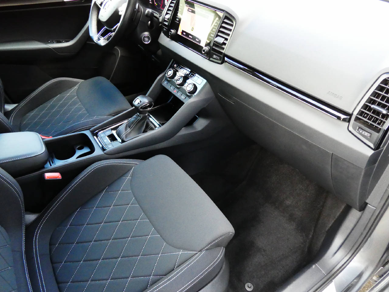 SKODA Karoq 1.5 TSI SportLine DSG-image-9