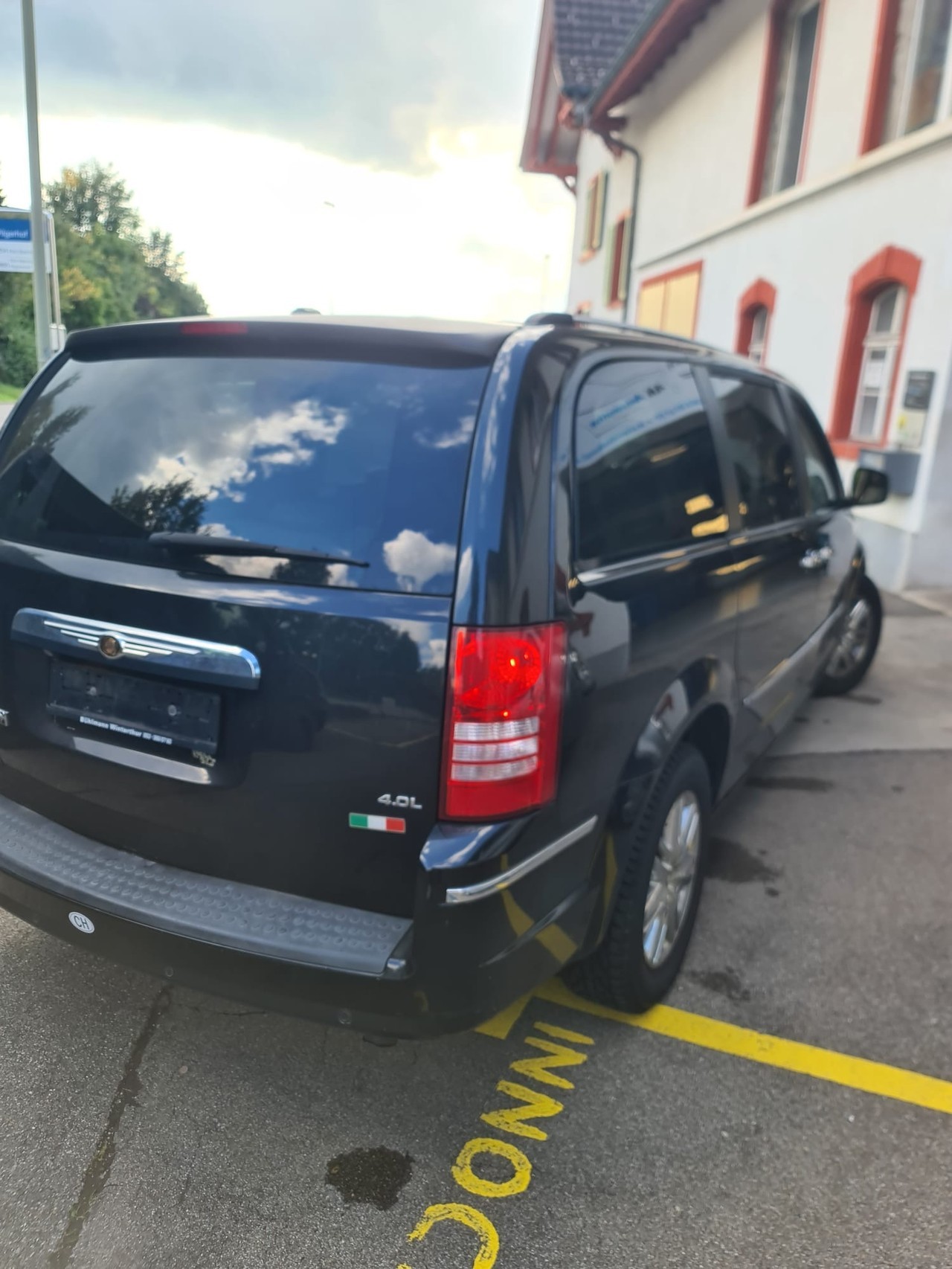 CHRYSLER Family 4.0l-image-1