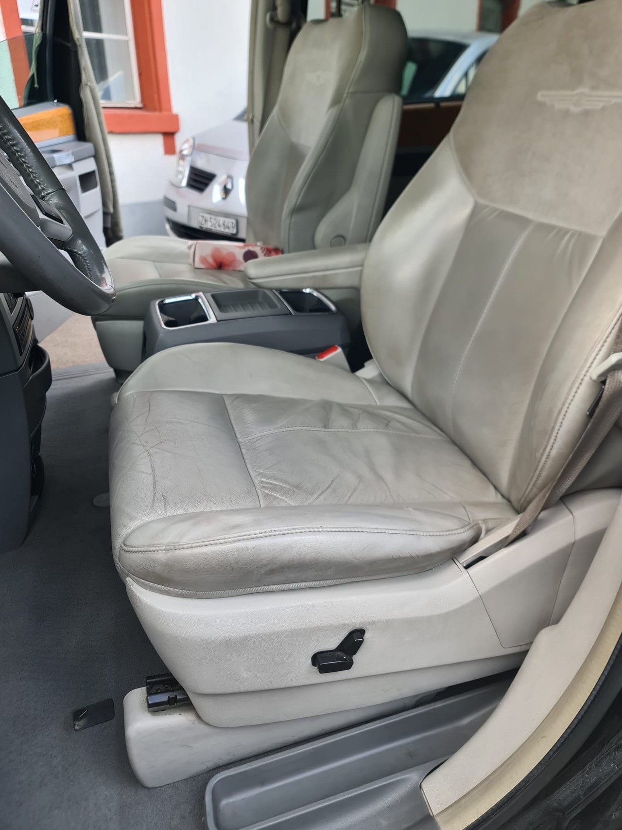 CHRYSLER Family 4.0l-image-6