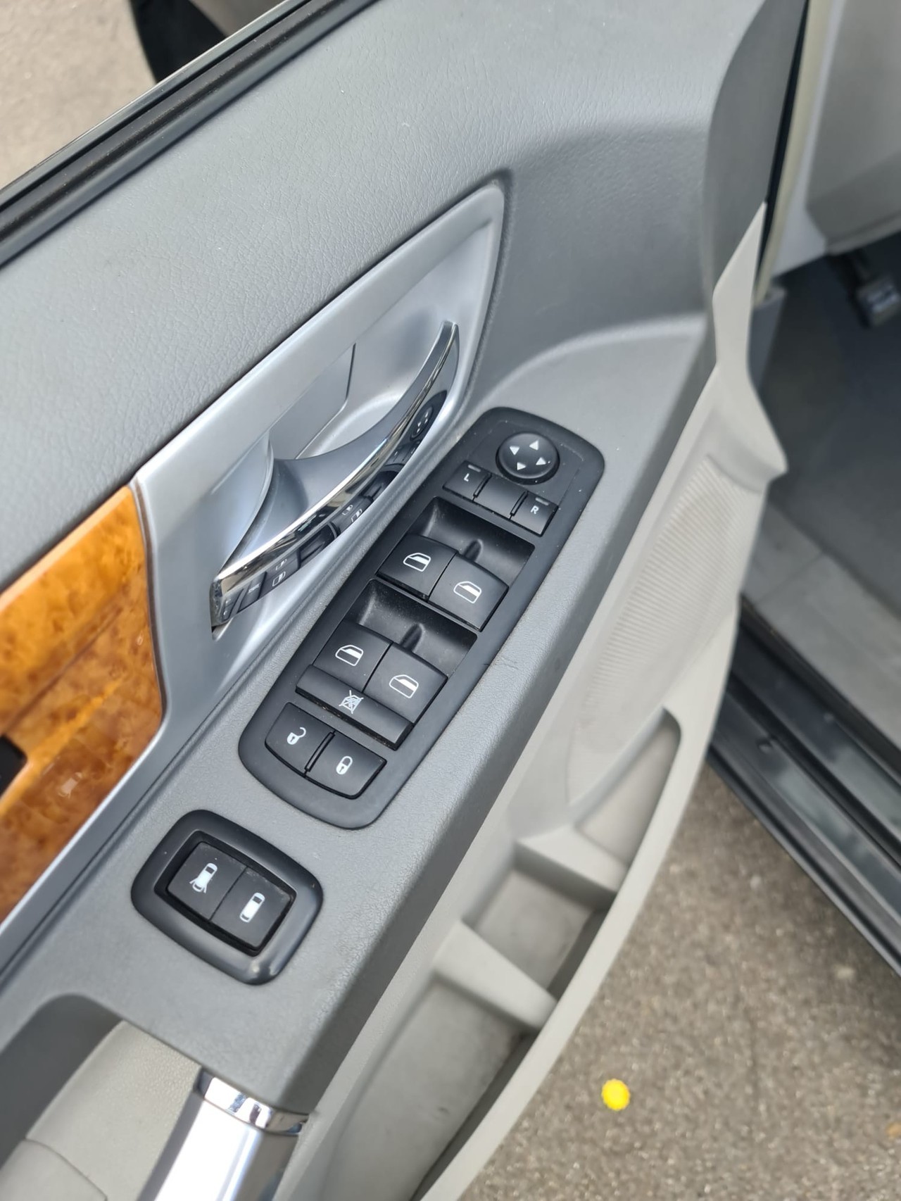 CHRYSLER Family 4.0l-image-7