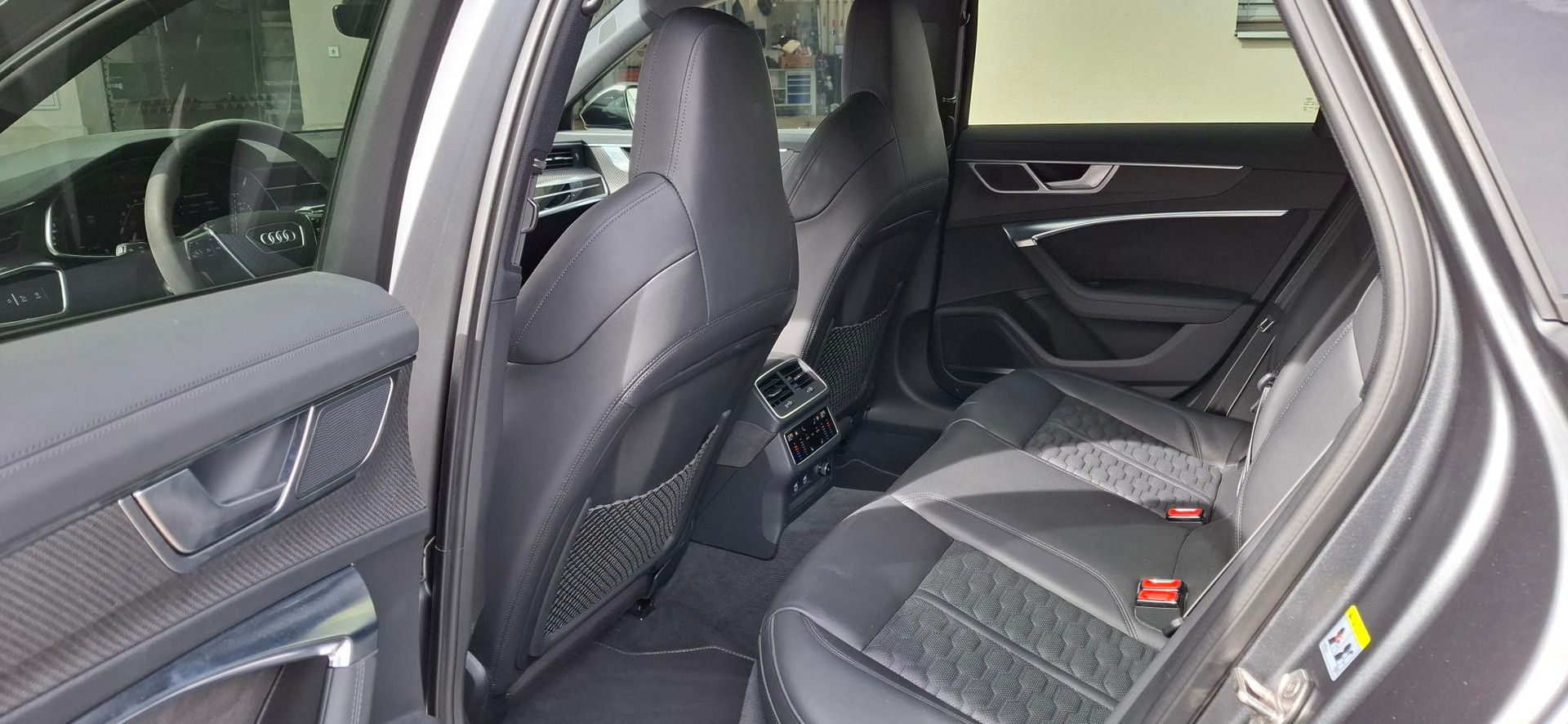 AUDI RS6 Avant 4.0 TFSI V8 quattro-image-10