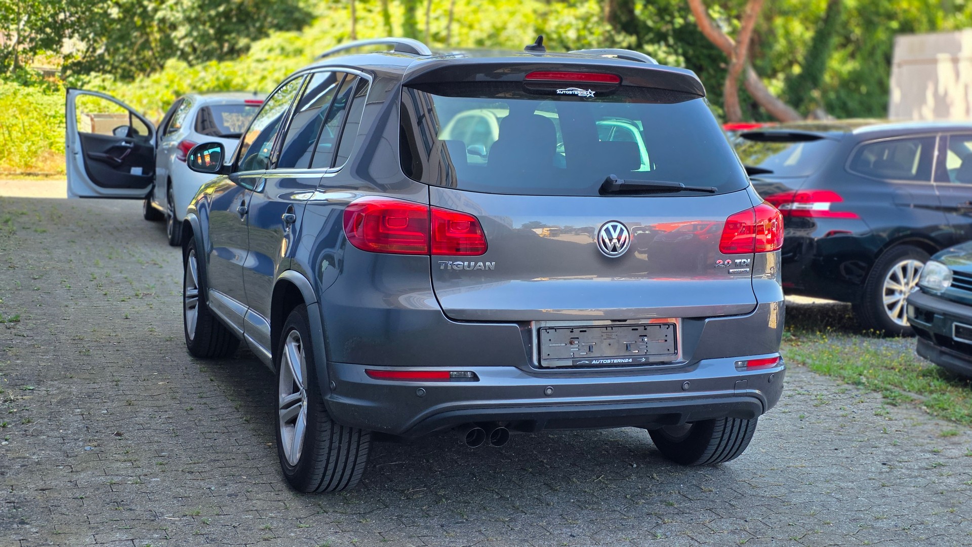 VW Tiguan 2.0 TDI BlueMotion R-Line 4Motion DSG-image-3