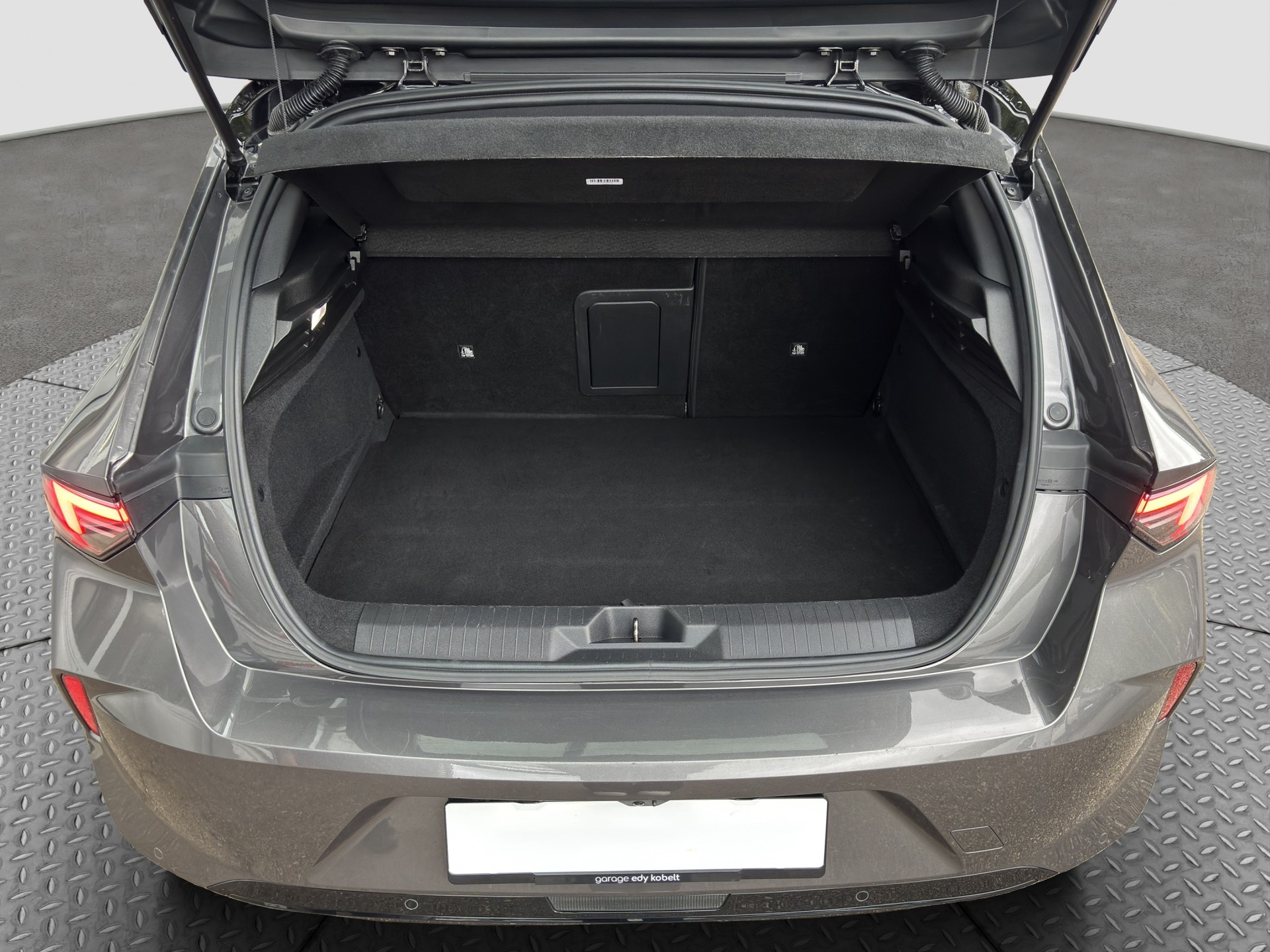 OPEL Astra 1.6 PHEV Turbo GSe A-image-16