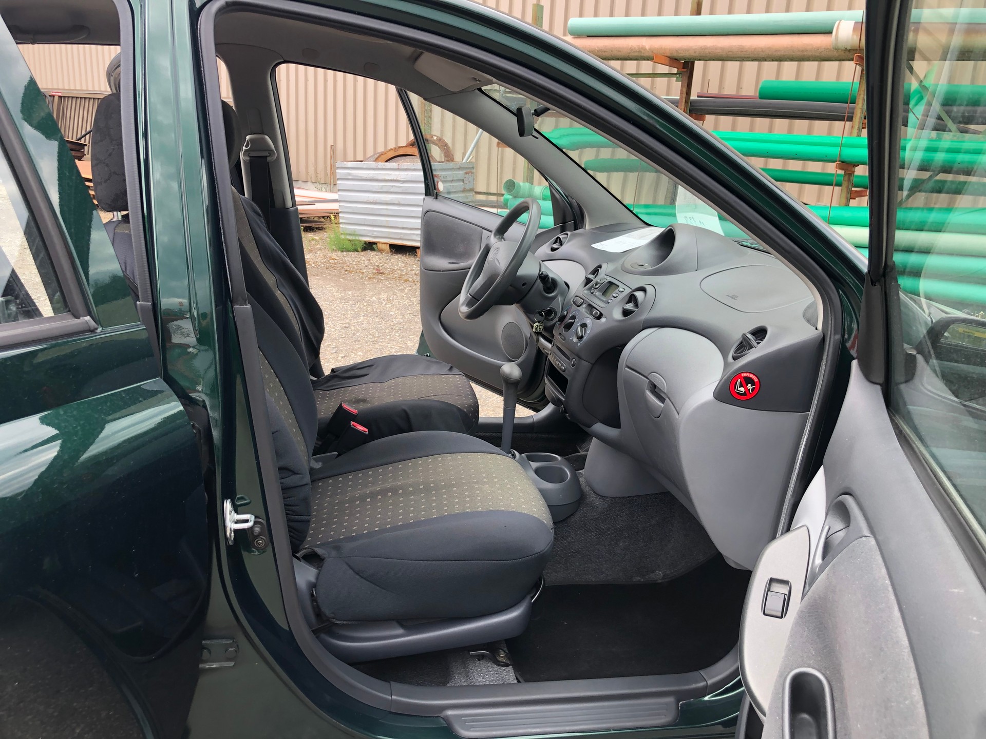 TOYOTA Yaris 1.3 Linea Sol-image-7