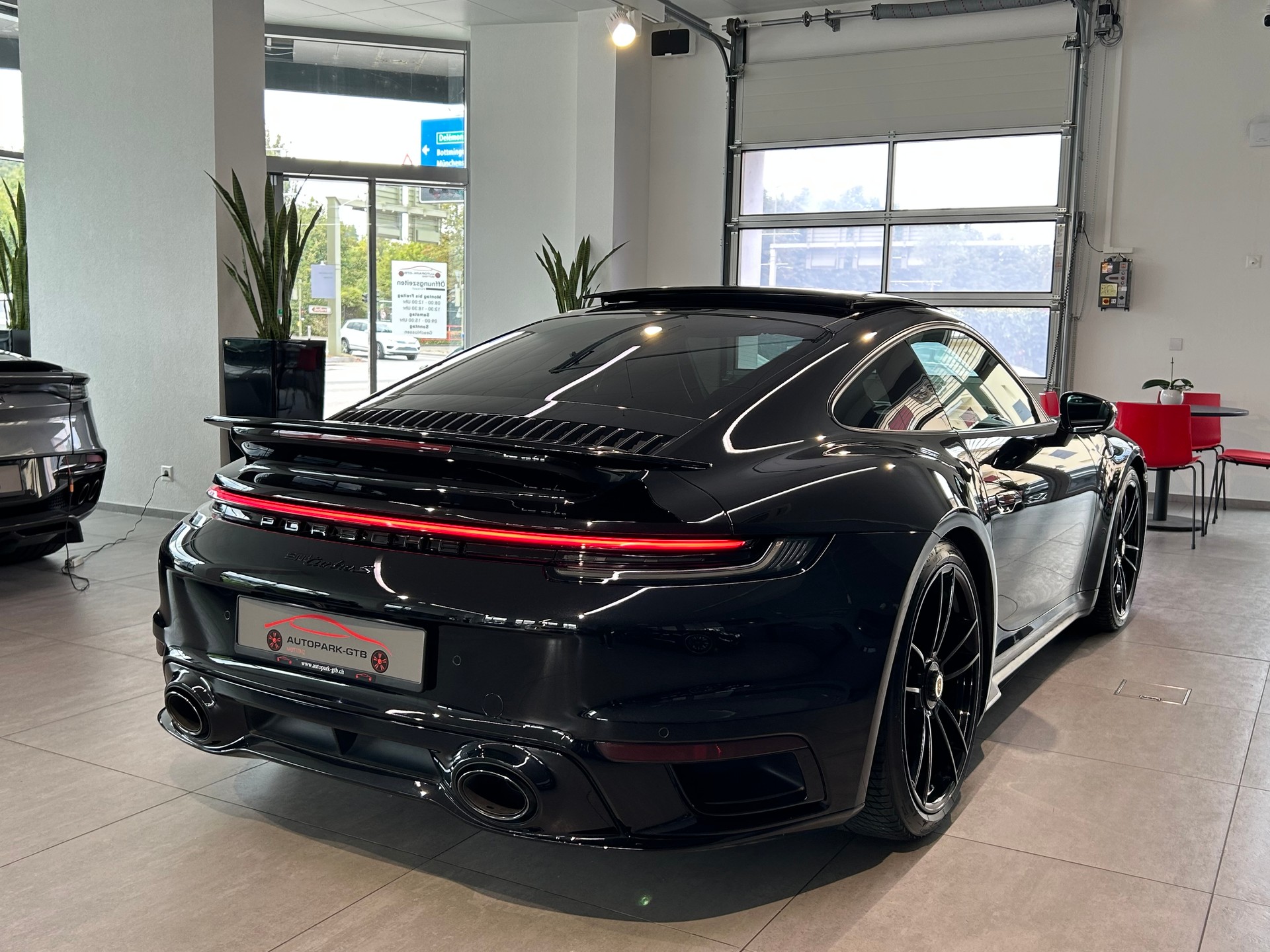 PORSCHE 911 Turbo S PDK-image-5
