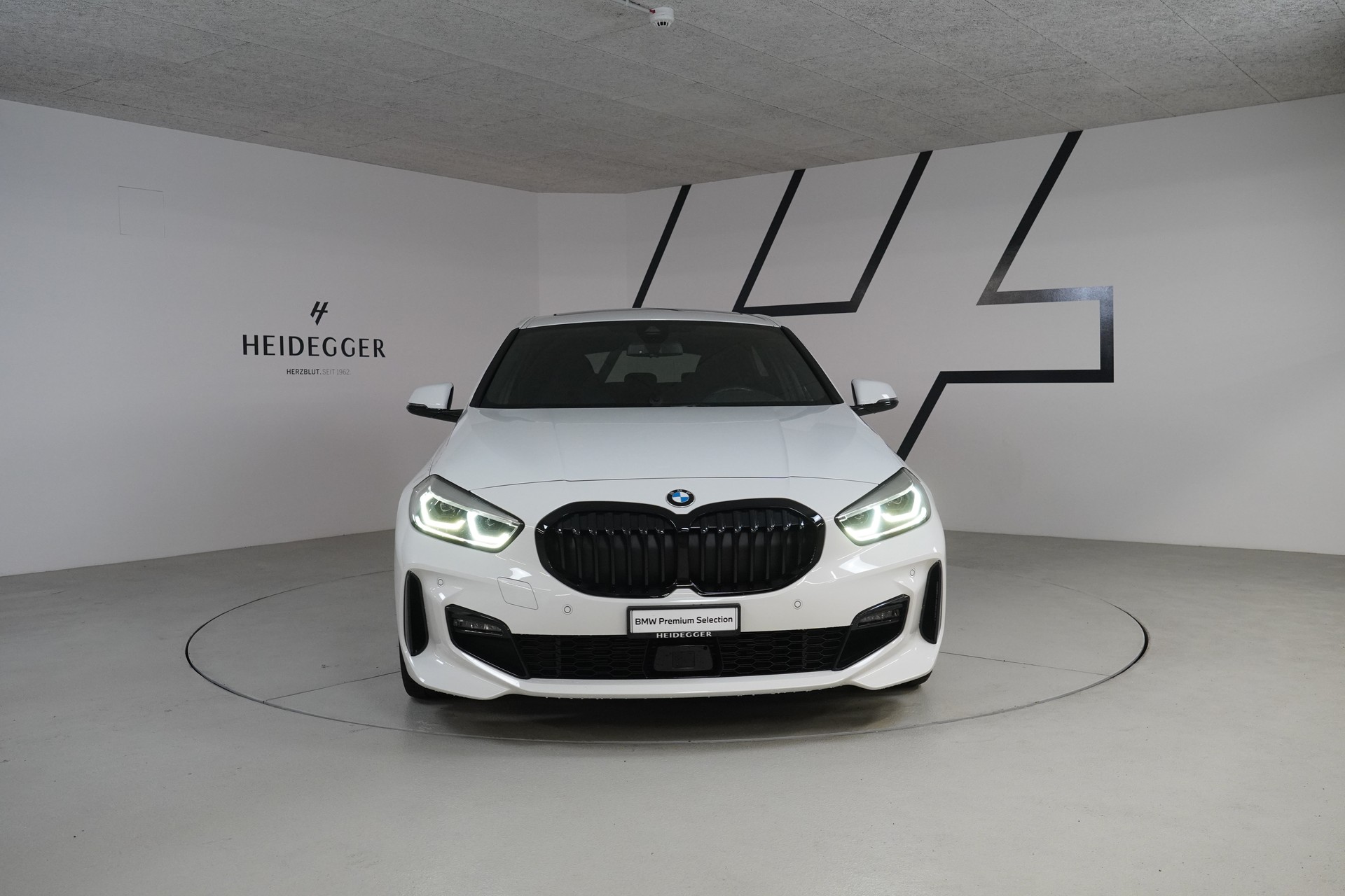 BMW 120d xDrive Steptronic Pure M Sport-showroom-element-1