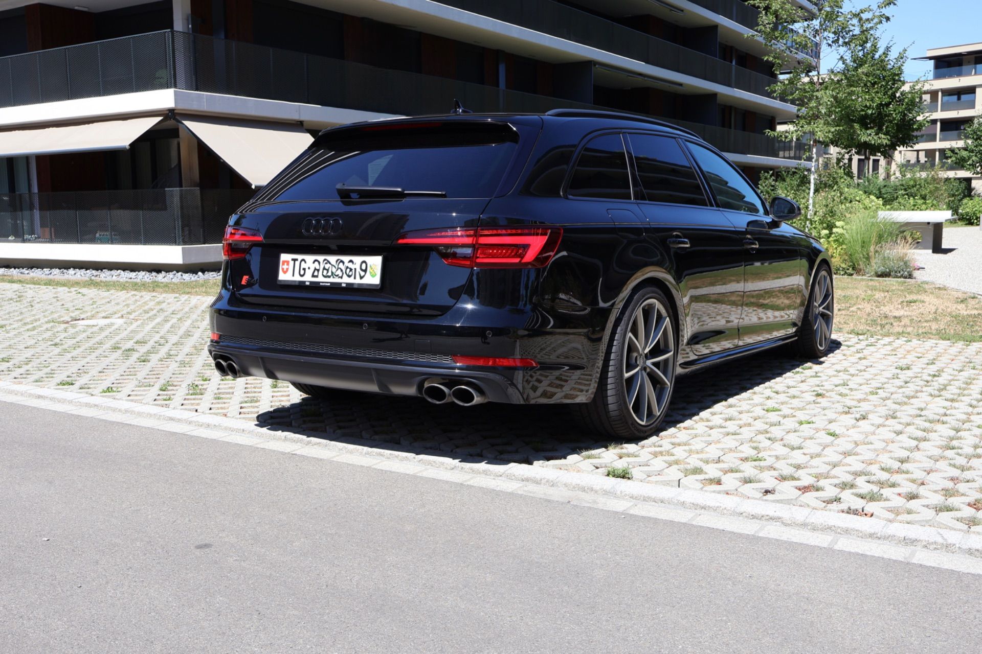 AUDI S4 3.0 TFSI quattro-showroom-element-3