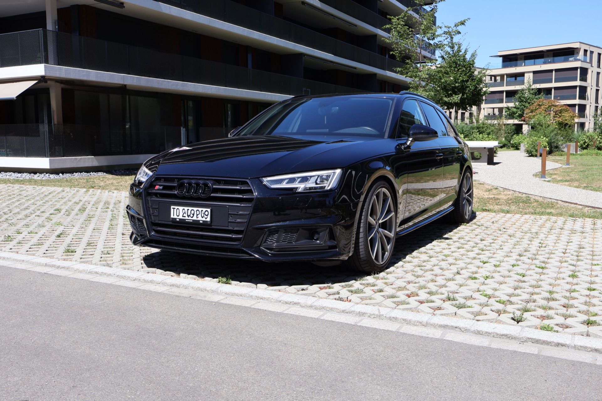 AUDI S4 3.0 TFSI quattro-showroom-element-1