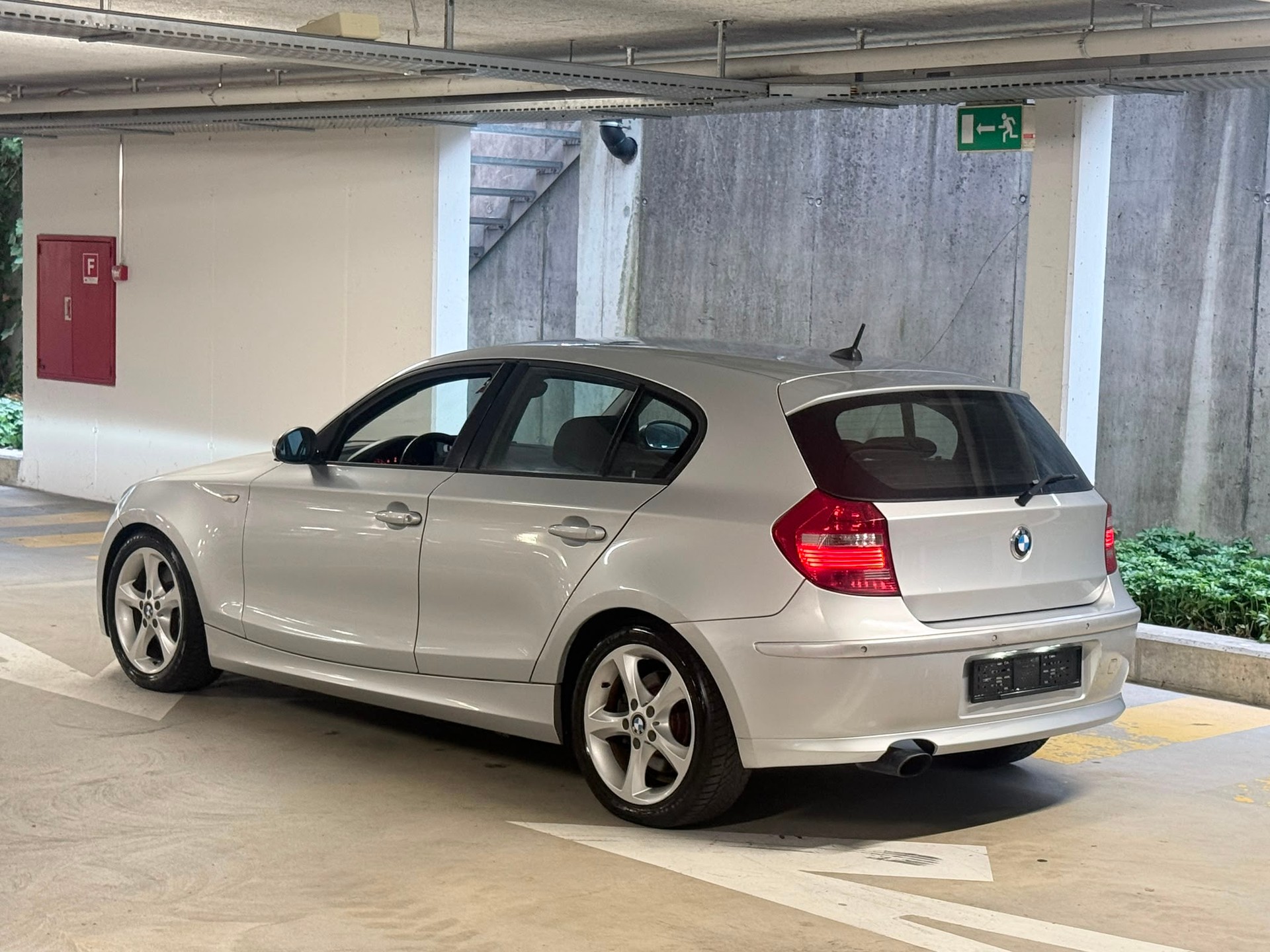 BMW 123d // MFK NEU-showroom-element-2