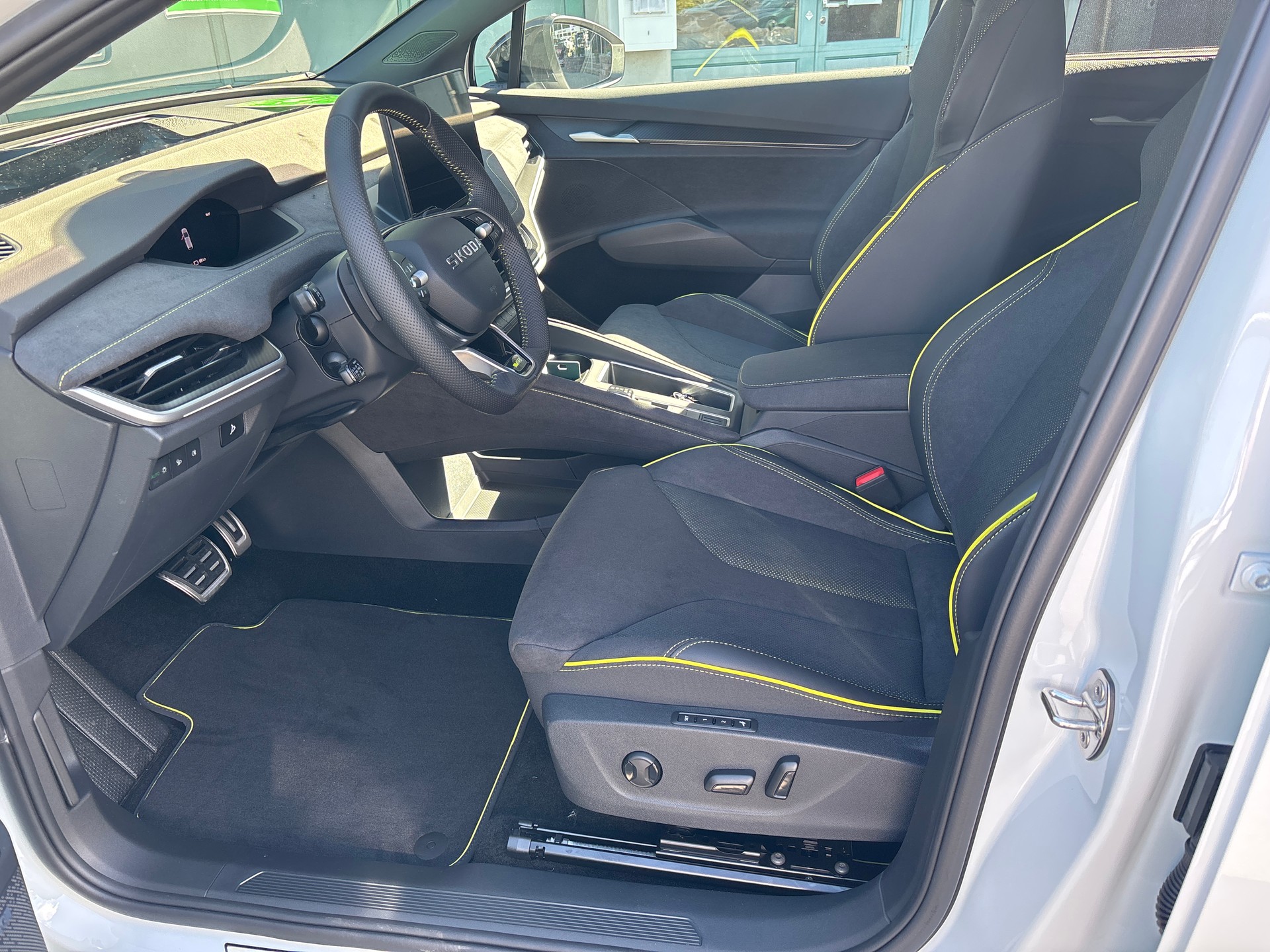 SKODA Elroq RS 4x4-image-9