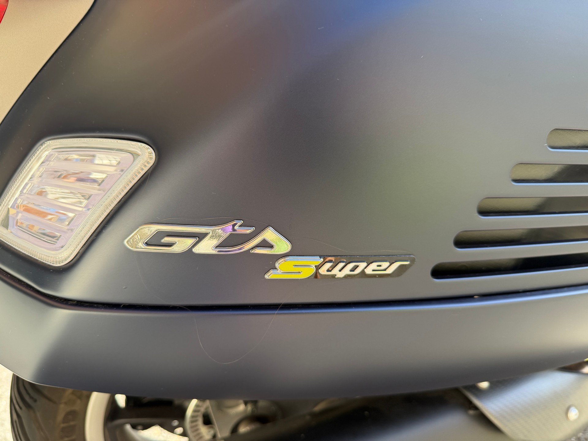 PIAGGIO Vespa GTS 300 Super Tech ABS-image-4