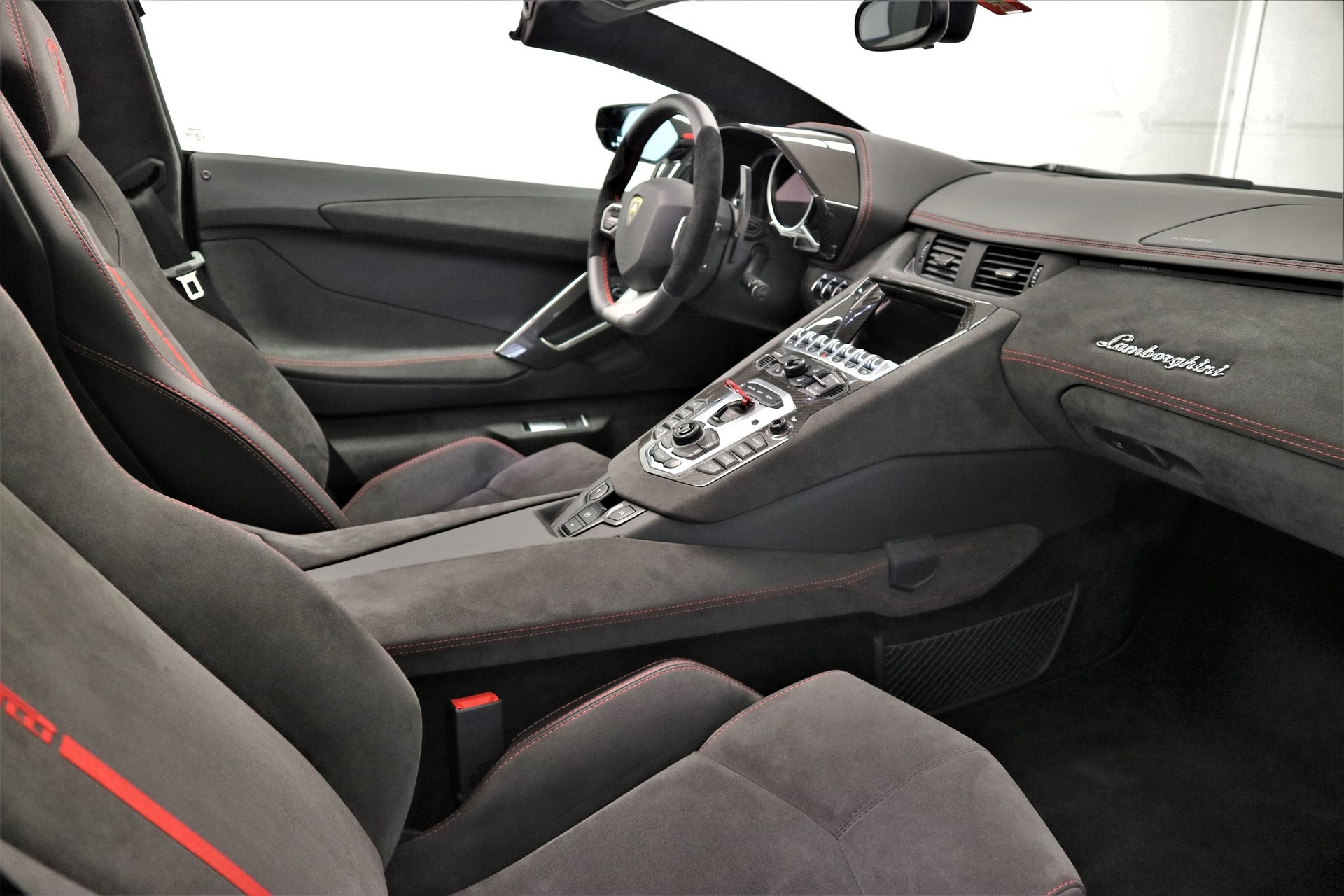 LAMBORGHINI Aventador LP700-4 Roadster Pirelli-image-5