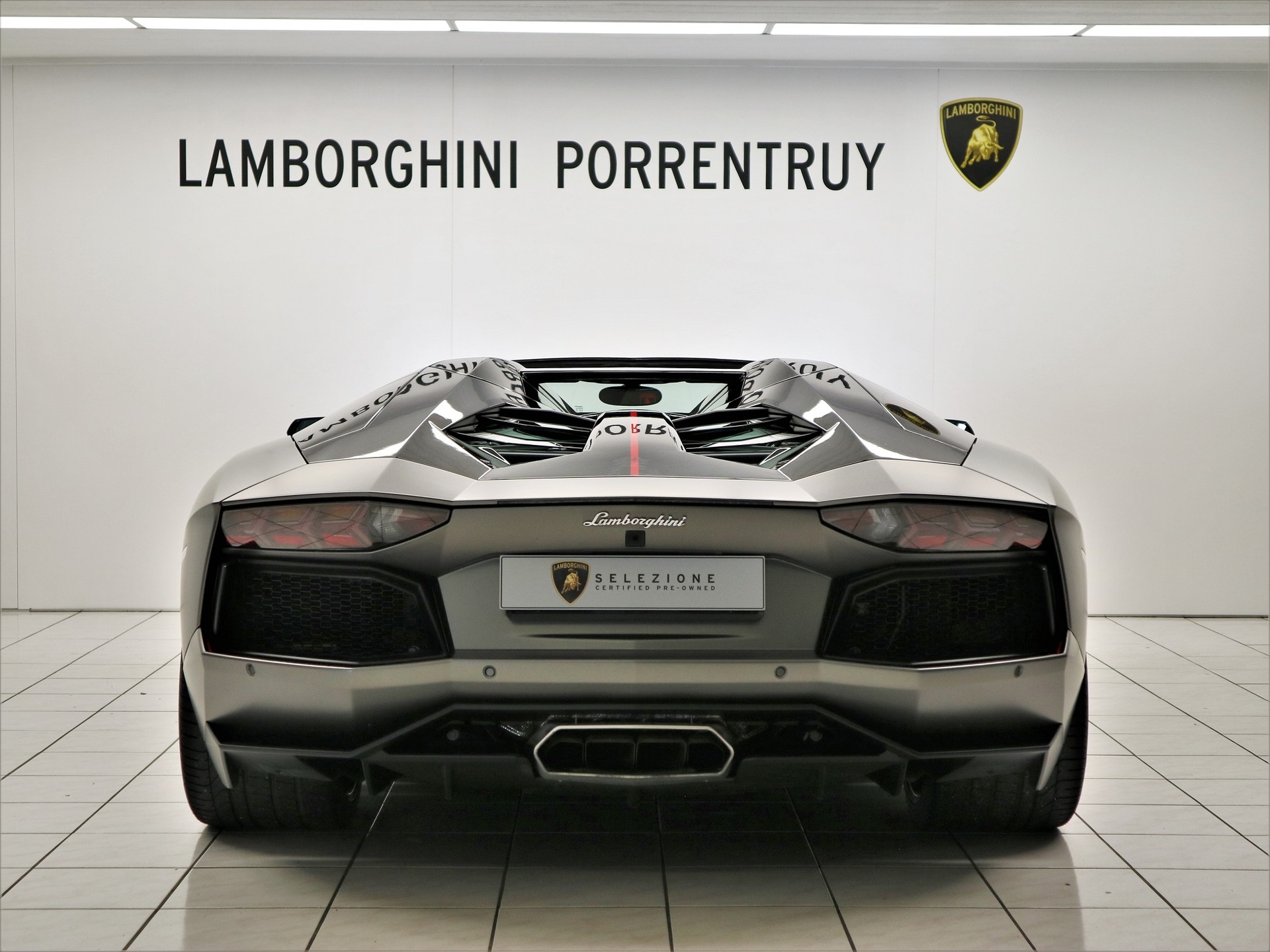 LAMBORGHINI Aventador LP700-4 Roadster Pirelli-image-4