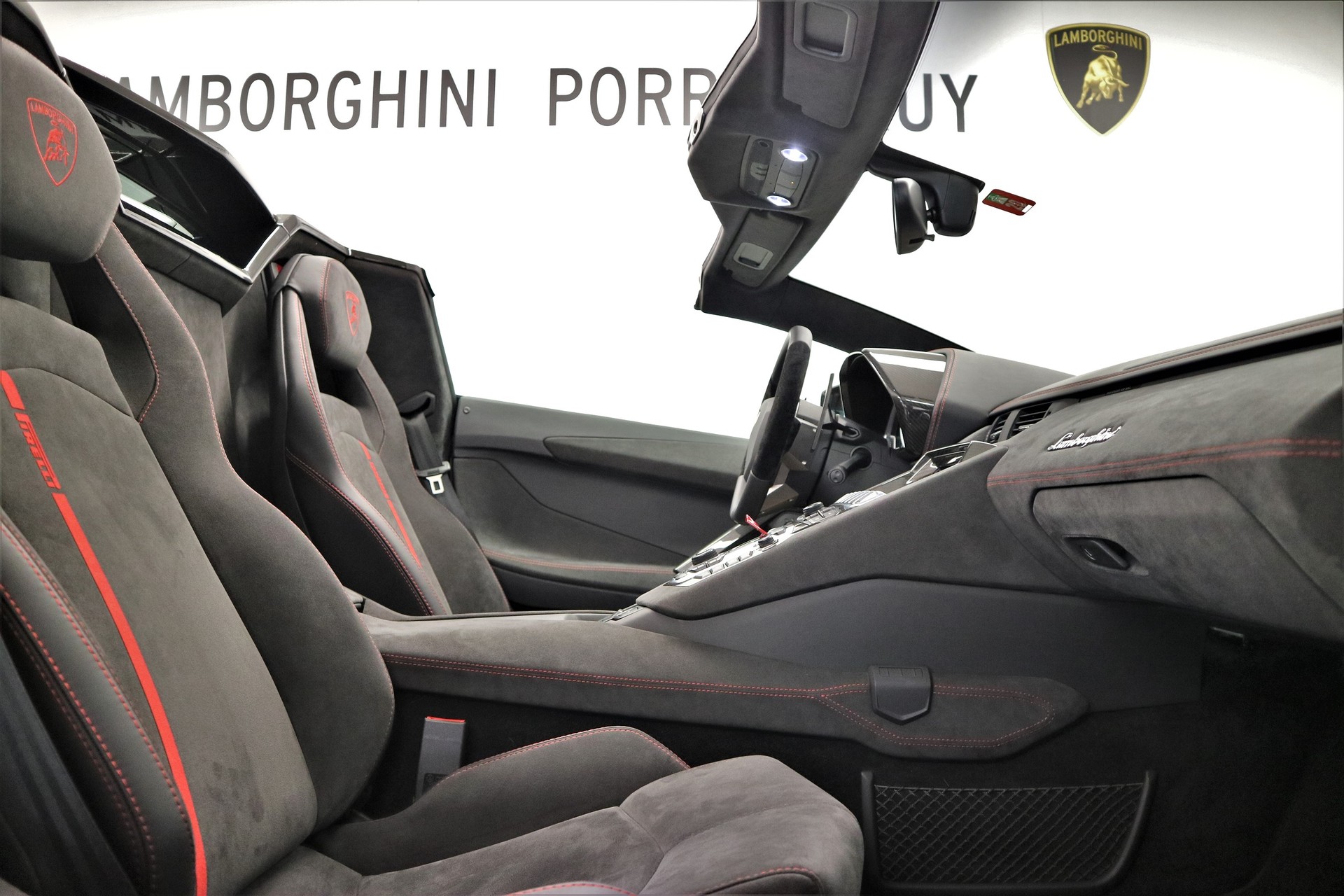 LAMBORGHINI Aventador LP700-4 Roadster Pirelli-image-6