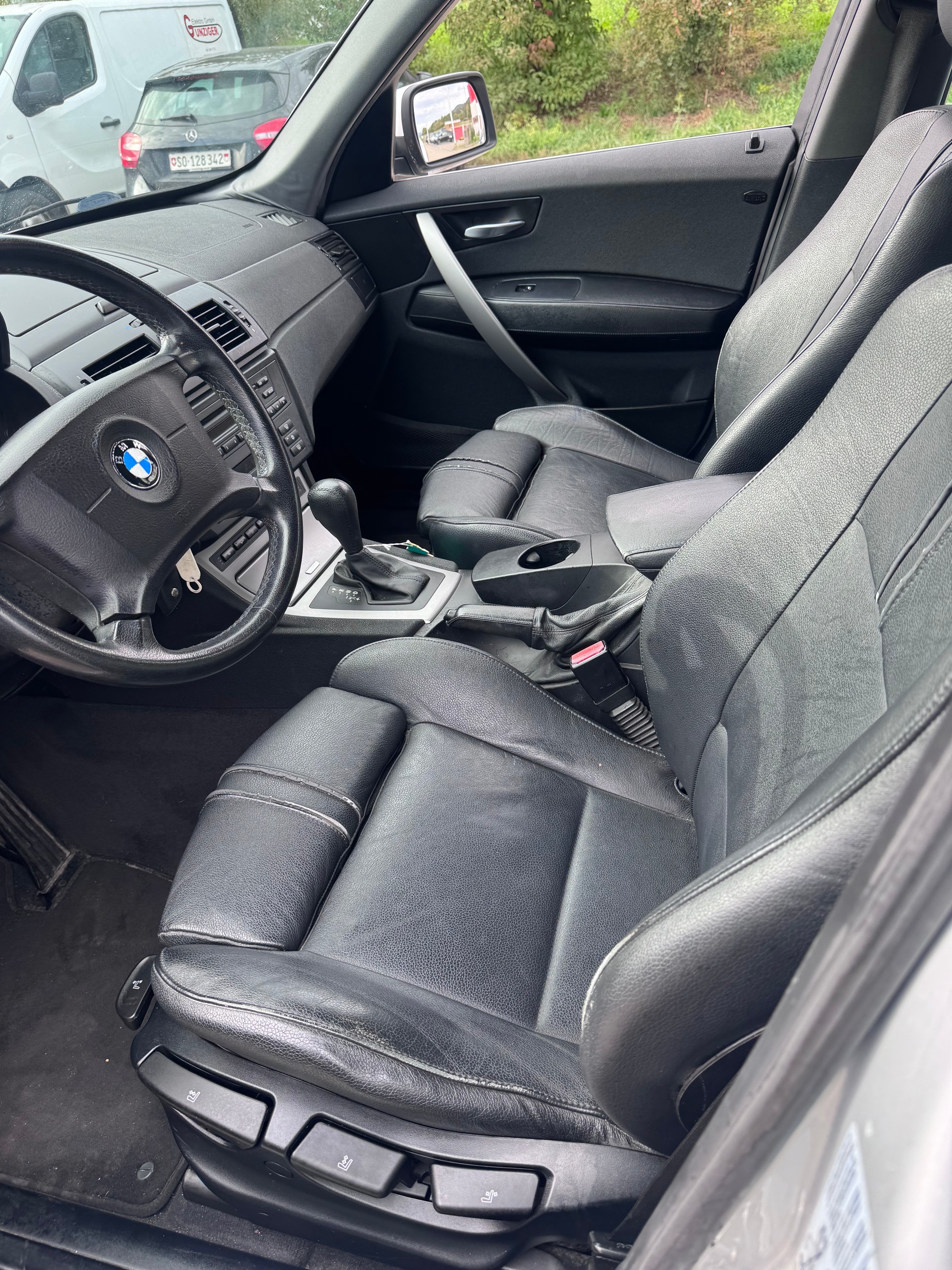 BMW X3 3.0i-image-5