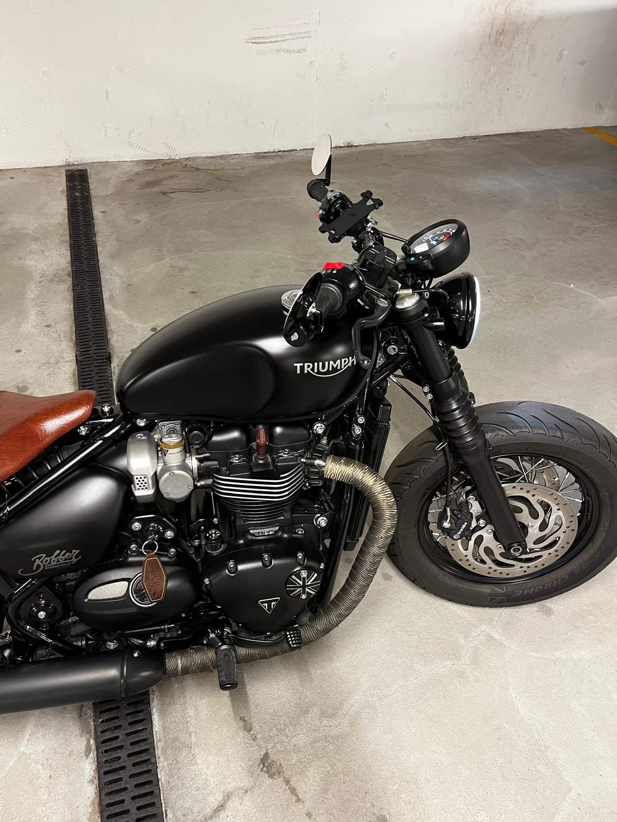 TRIUMPH Bonneville 1200 Bobber Black ABS-image-8