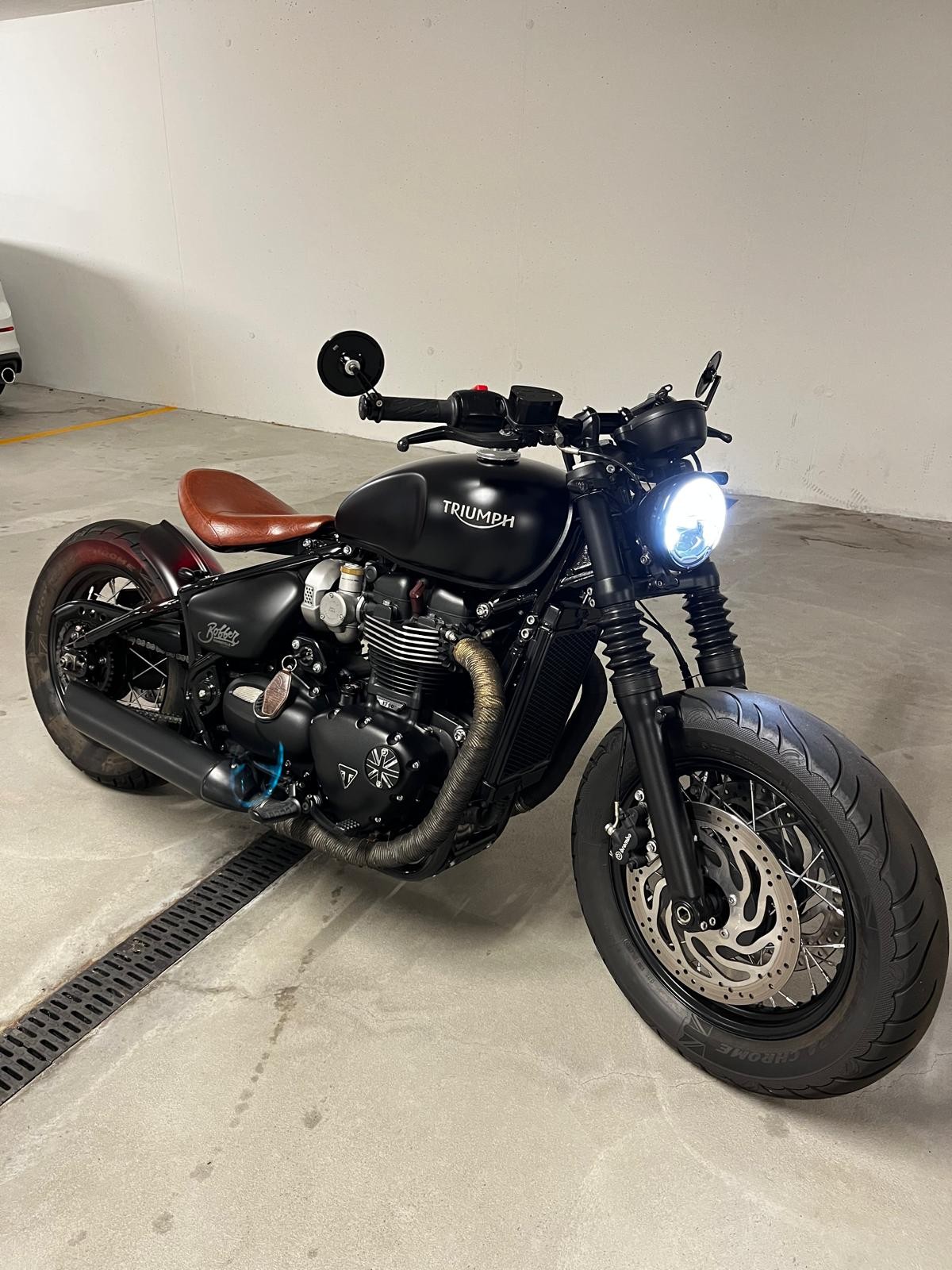 TRIUMPH Bonneville 1200 Bobber Black ABS-image-3