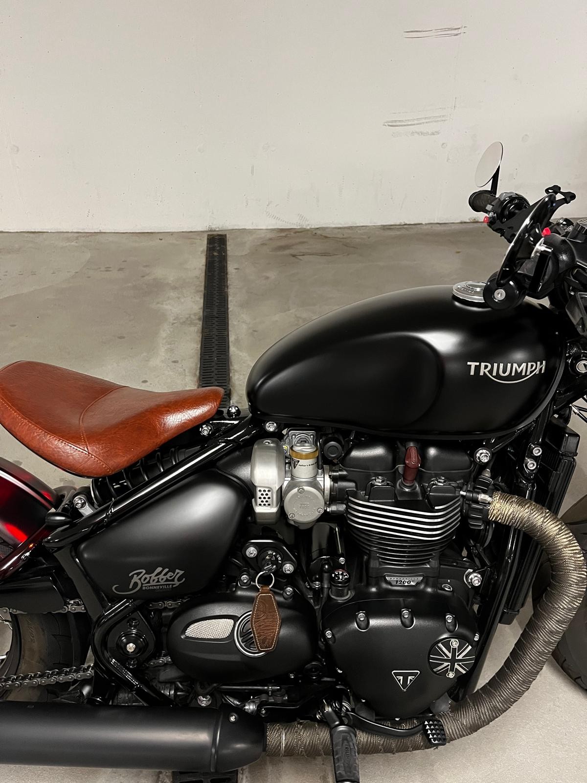 TRIUMPH Bonneville 1200 Bobber Black ABS-image-9