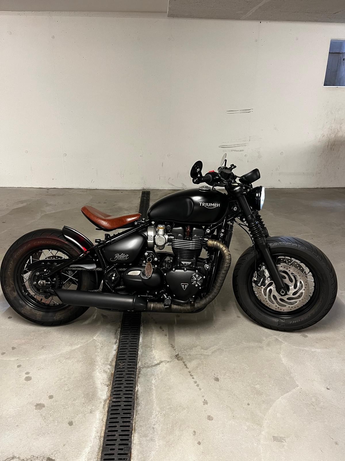 TRIUMPH Bonneville 1200 Bobber Black ABS-image-0