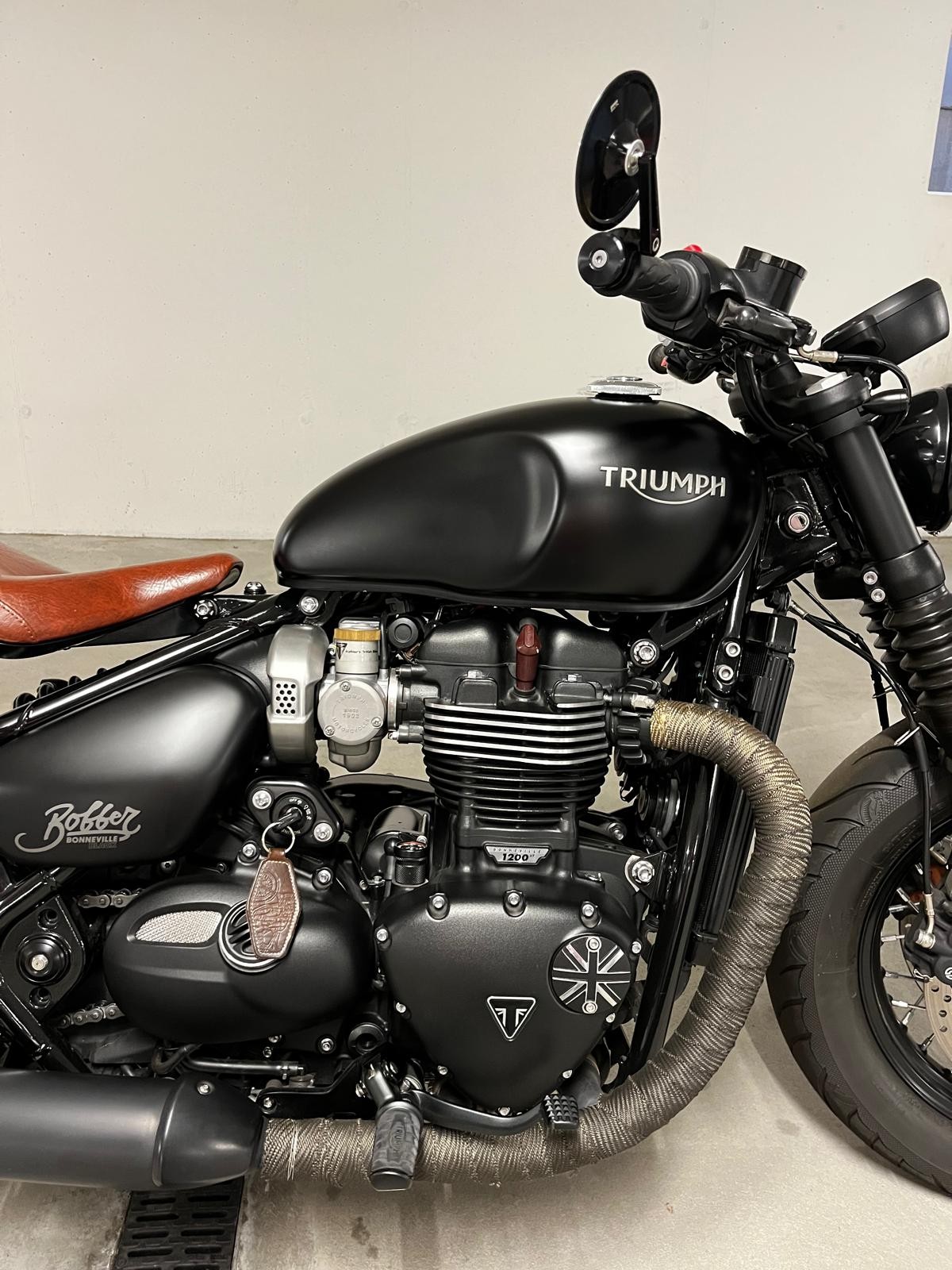 TRIUMPH Bonneville 1200 Bobber Black ABS-image-6