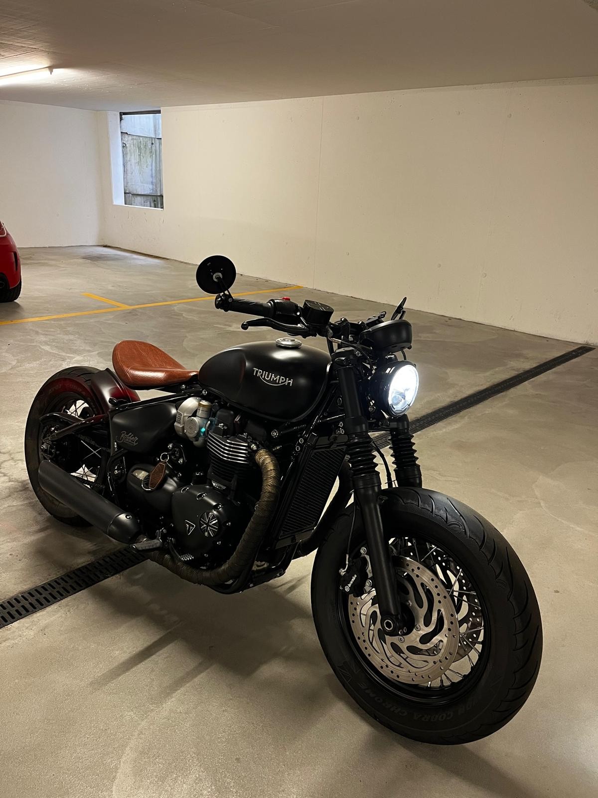 TRIUMPH Bonneville 1200 Bobber Black ABS-image-1