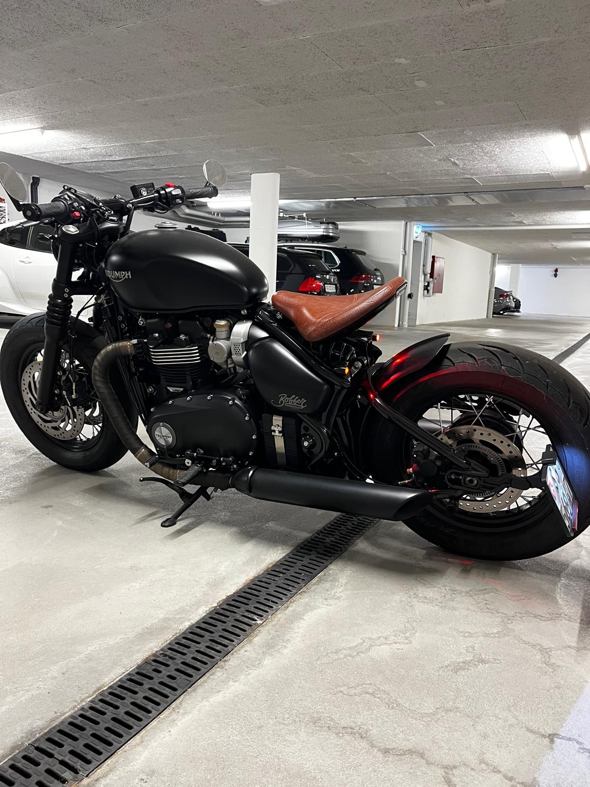TRIUMPH Bonneville 1200 Bobber Black ABS-image-2