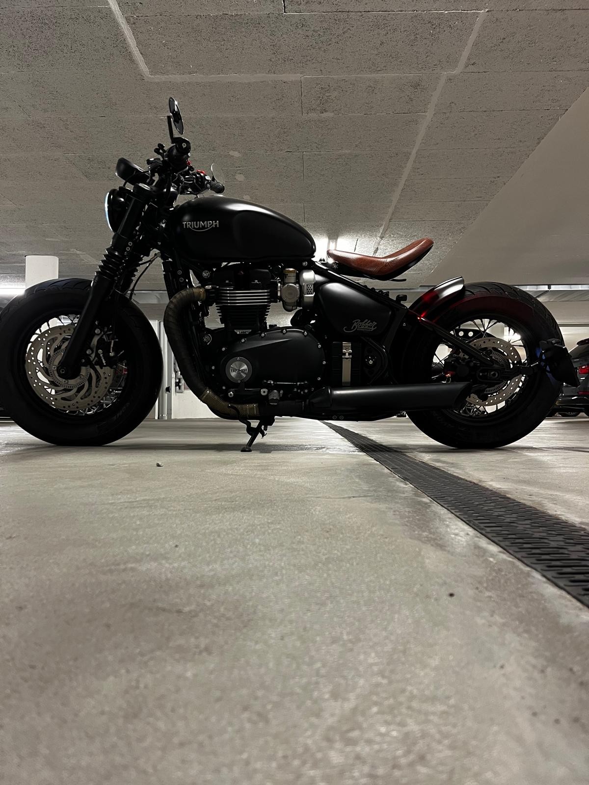 TRIUMPH Bonneville 1200 Bobber Black ABS-image-4